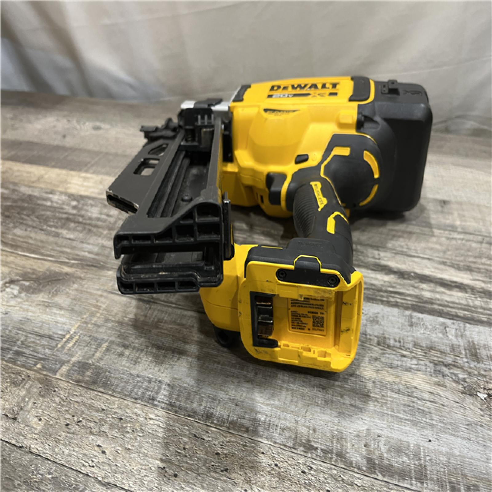 AS-IS DEWALT 20-Volt 21° Cordless Framing Nailer (Tool-Only)