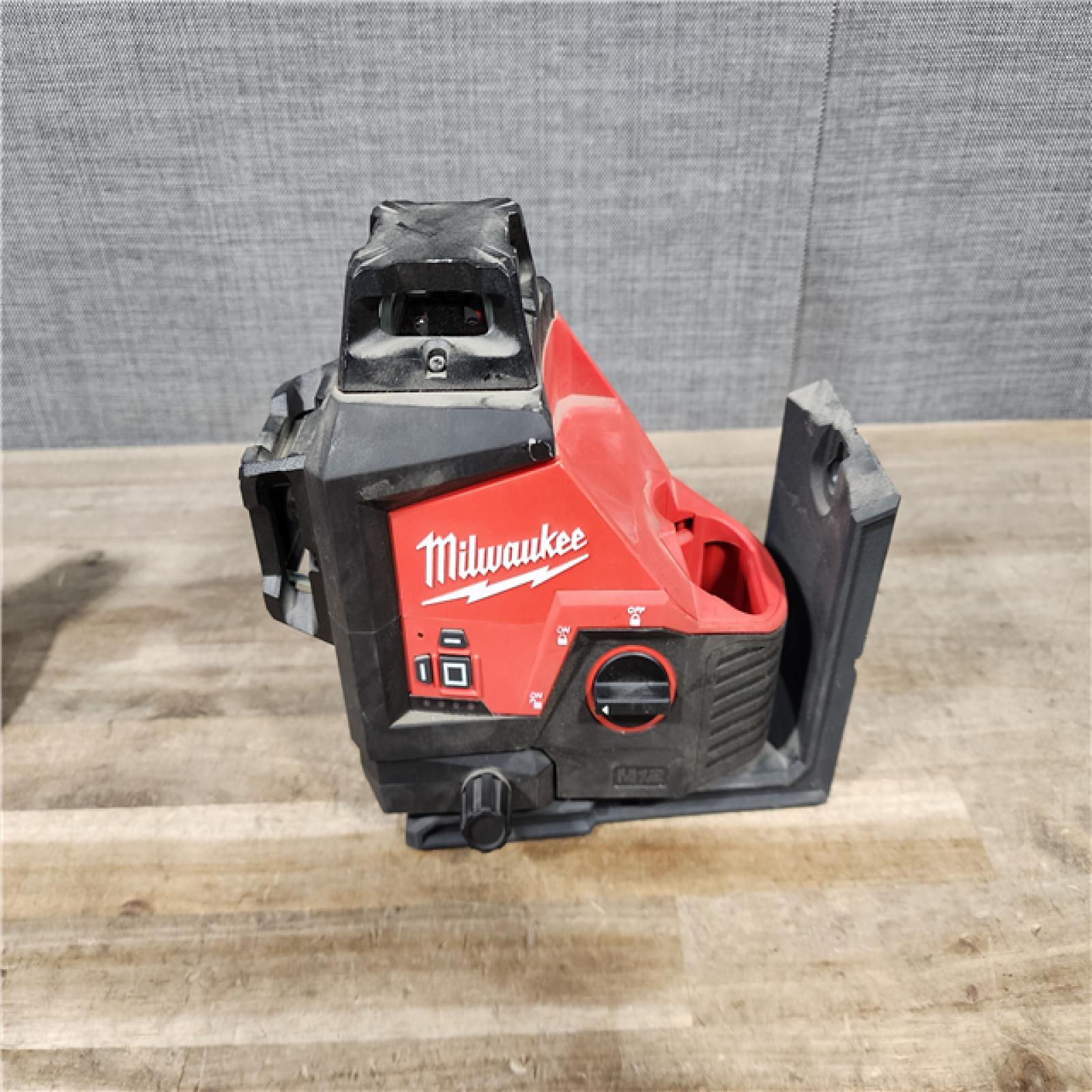 HOUSTON LOCATION - AS-IS Milwaukee-3632-21 M12 Green Beam Laser 360° 3-Plane Kit