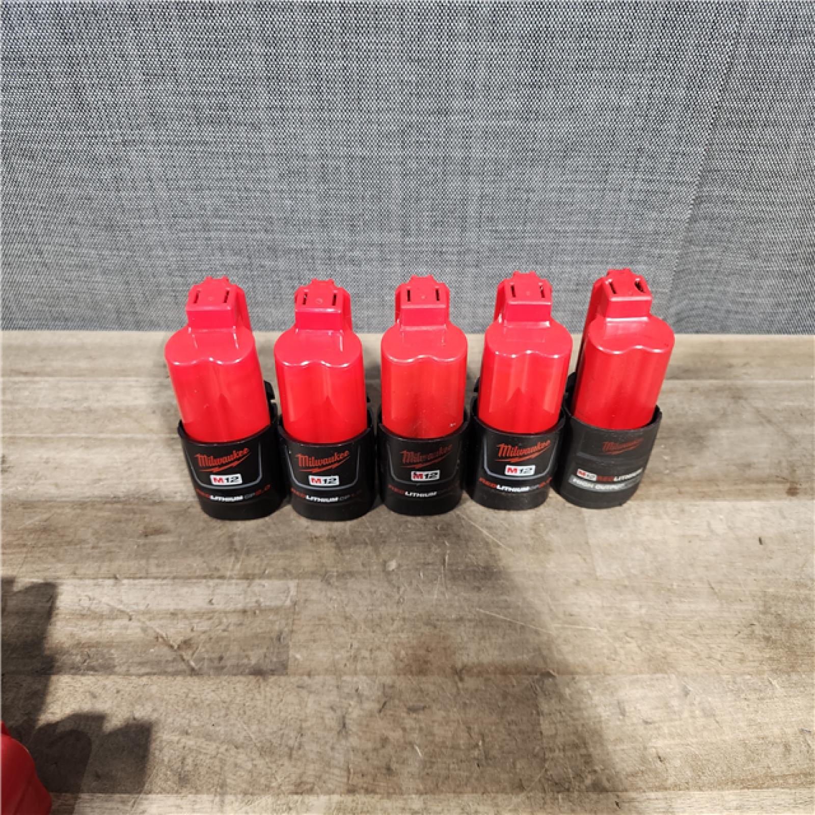 HOUSTON LOCATION - AS-IS MILWAUKEE BATTERY PACK QTY - 15