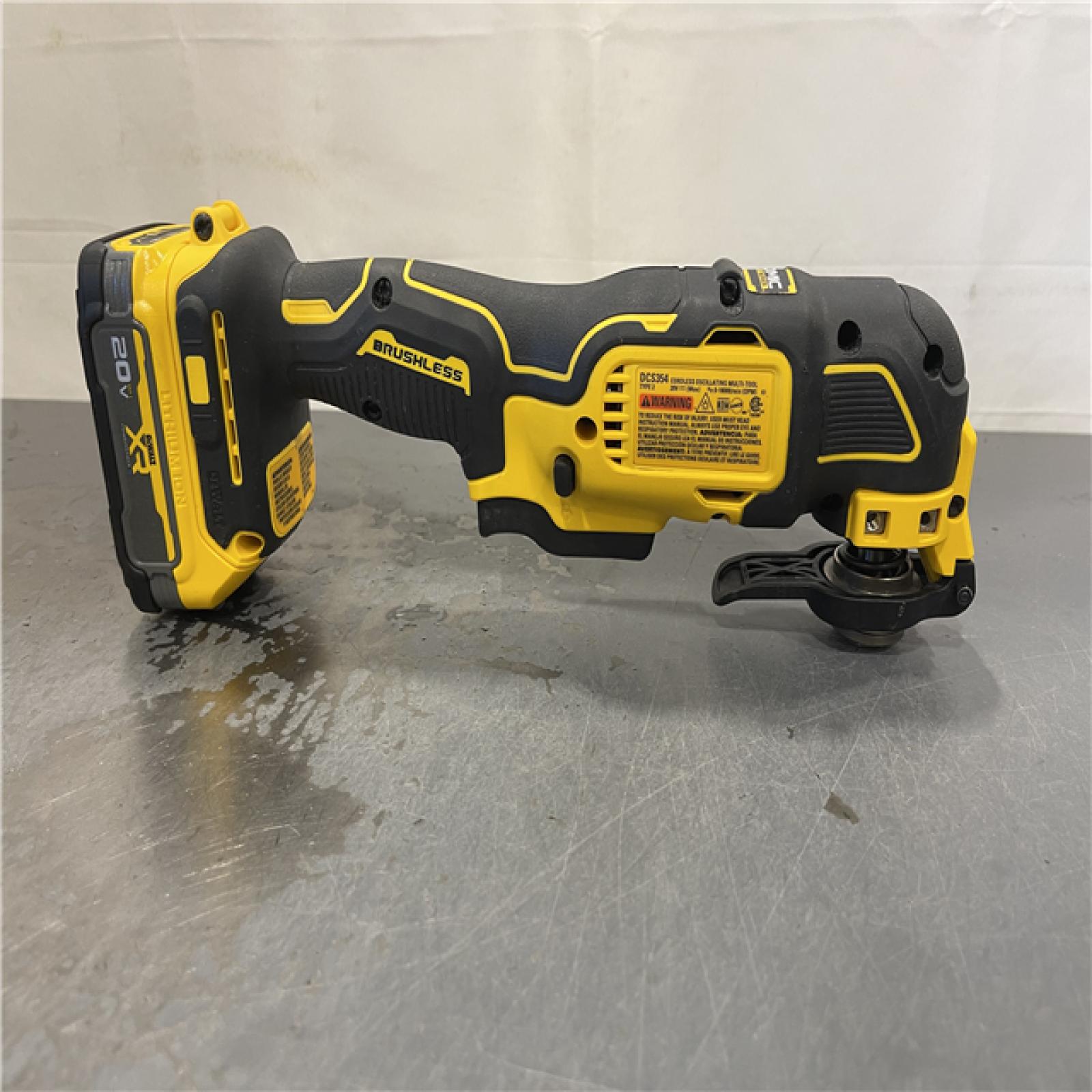 AS-IS - DeWalt ATOMIC 20V MAX Brushless Oscillating Multi Tool Kit