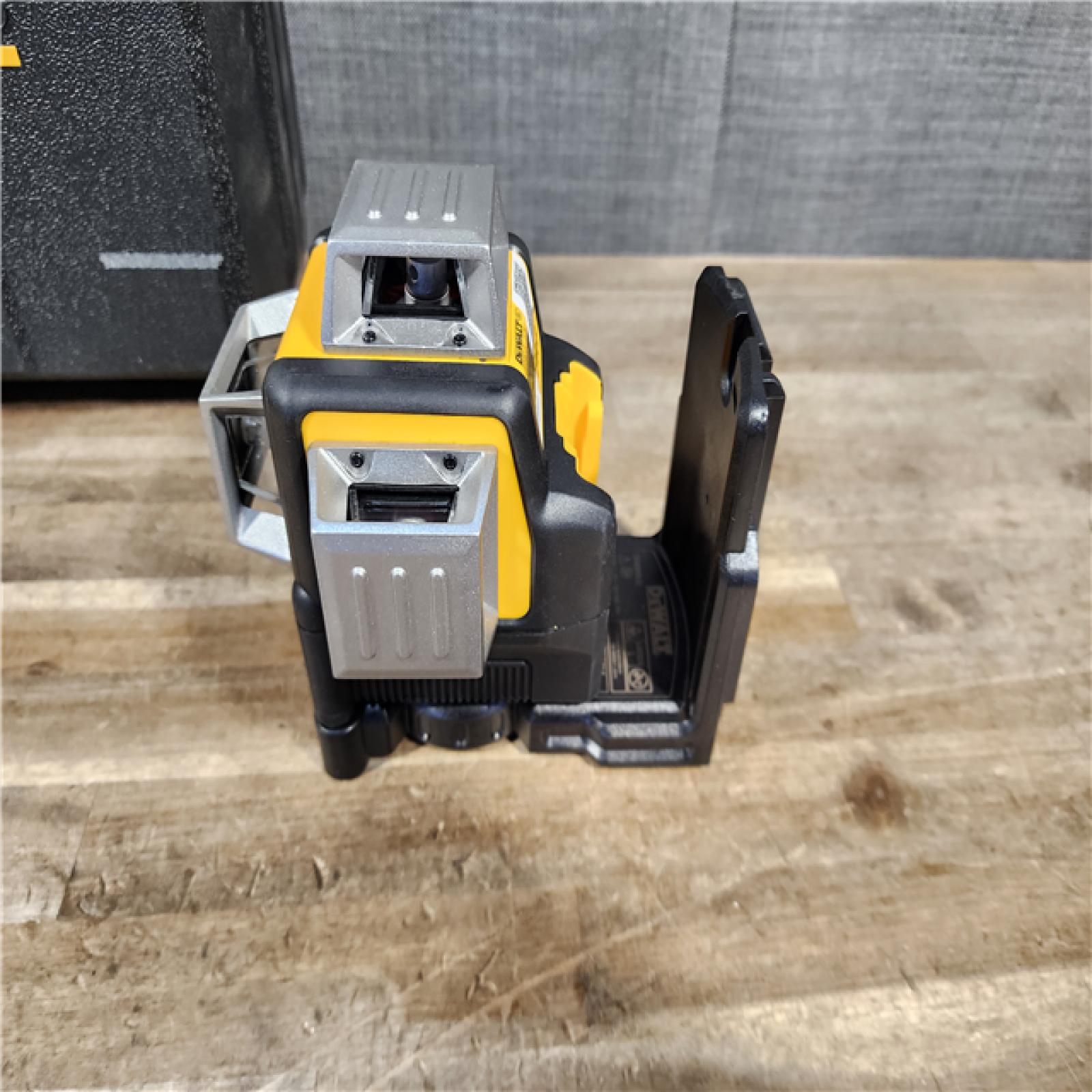HOUSTON LOCATION - AS-IS DEWALT 12V MAX Lithium-Ion 100 ft. Green Self-Leveling 3-Beam 360 Degree Laser Level with 2.0Ah Battery  Charger and Case