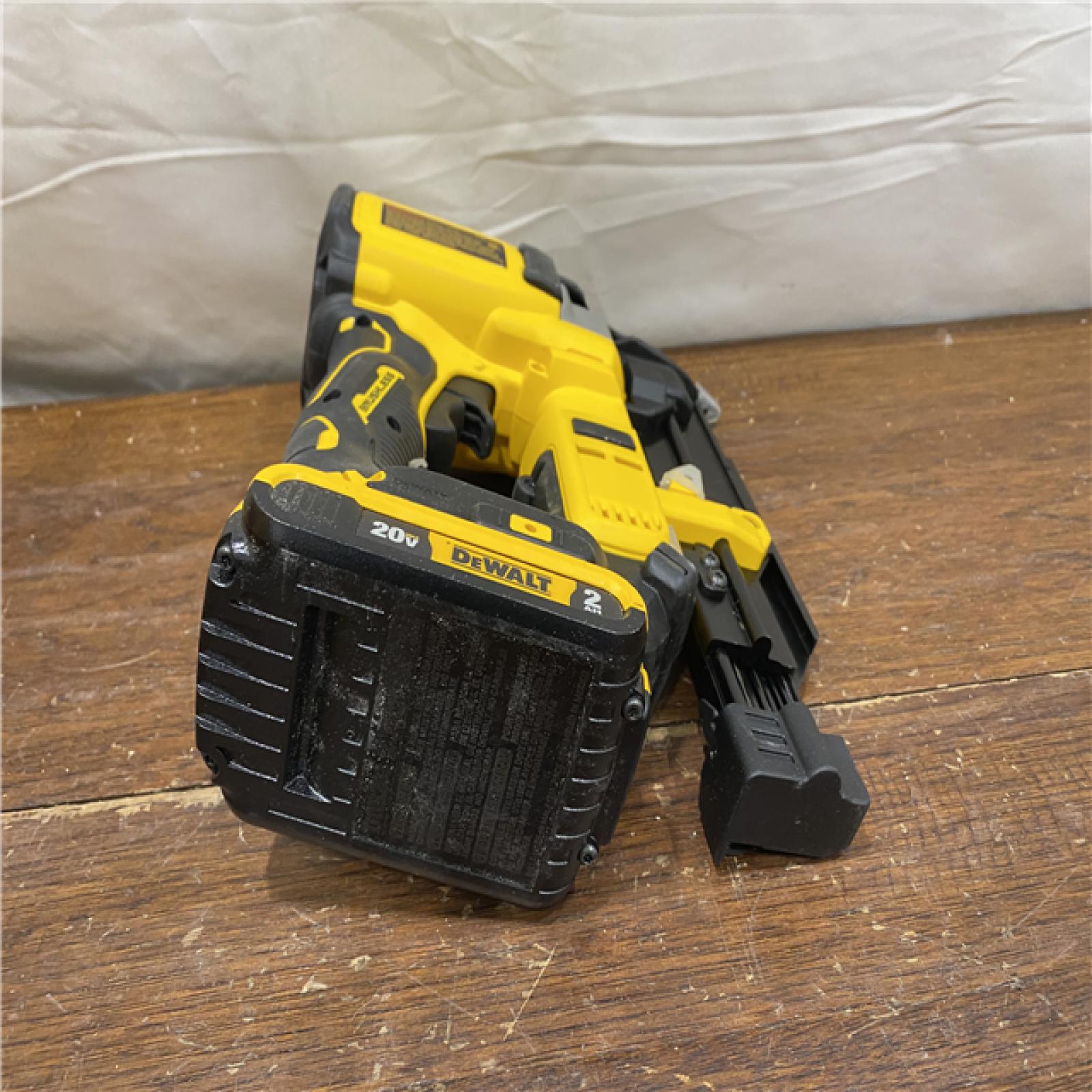 AS-IS DEWALT ATOMIC 20V MAX Lithium Ion Cordless 23 Gauge Pin Nailer Kit with 3.0Ah Battery and Charger