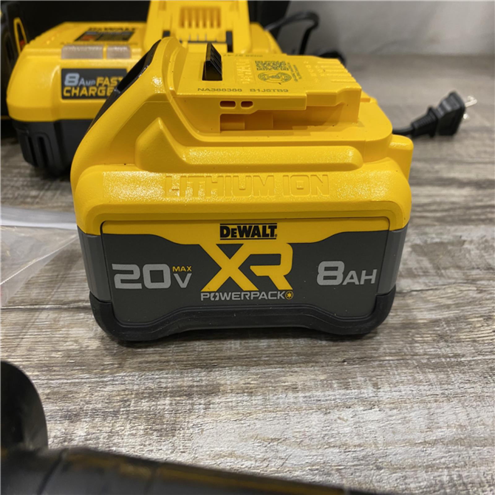 AS-IS DEWALT Atomic 20V Max Lithium-Ion Brushless Cordless Compact 1/4 in. Impact Driver Kit