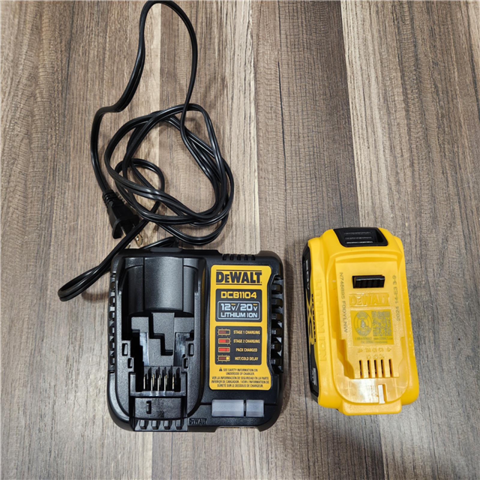 LIKE NEW! - DEWALT 20-Volt Maximum XR 5.0 Ah Battery Pack and Charger