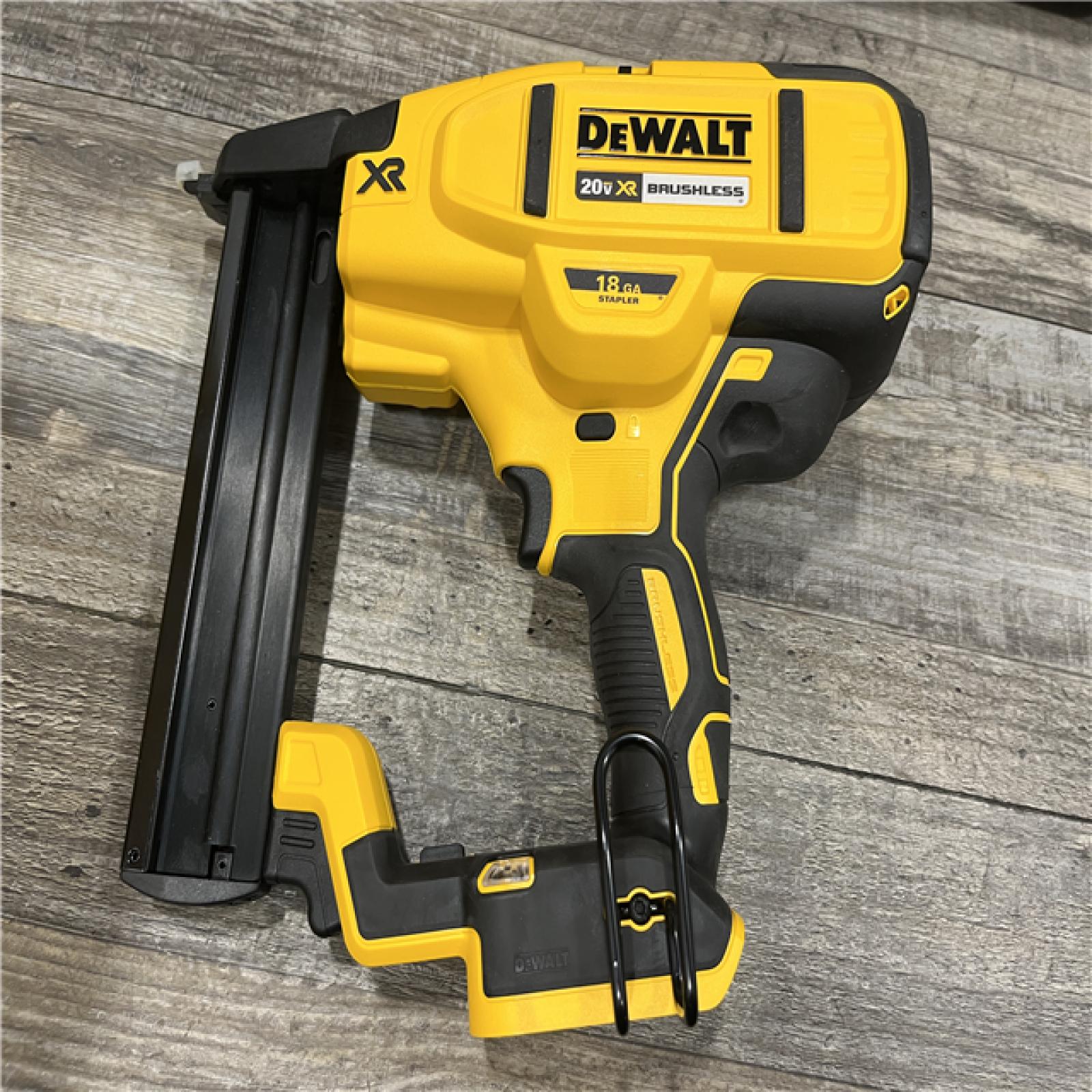 AS-IS DEWALT 20V MAX XR Lithium-Ion Cordless 18-Gauge Narrow Crown Stapler Kit