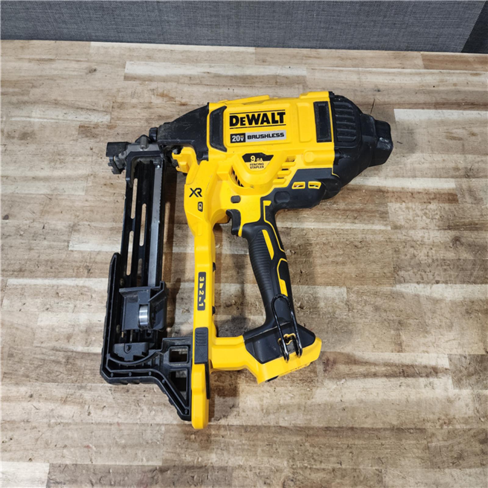 HOUSTON LOCATION - AS - IS DEWALT 20V MAX 9-Gauge Cordless Fencing Stapler (Tool Only)