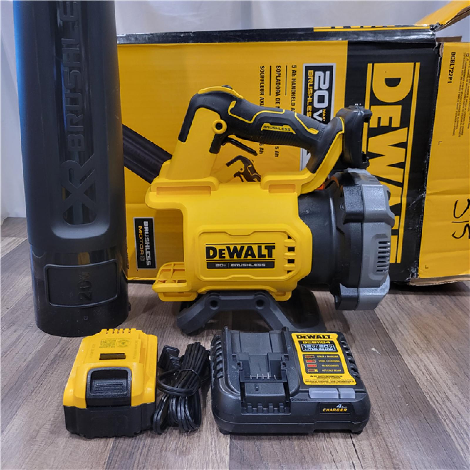 AS-IS DEWALT 20V MAX* XR Brushless Cordless Handheld Blower Kit