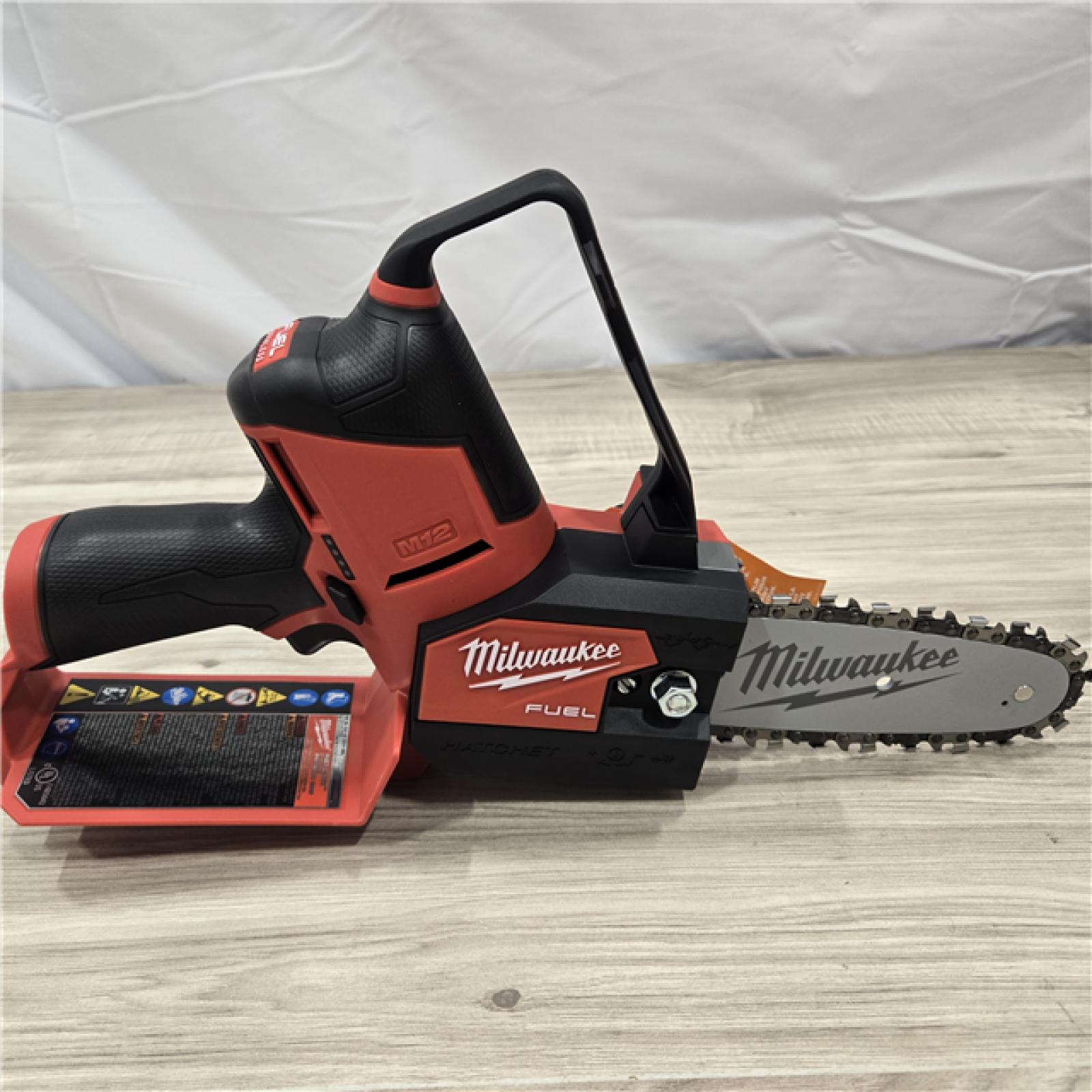 LIKE NEW! - Milwaukee-2527-21 M12 FUEL HATCHET 6in. Pruning Saw Kit