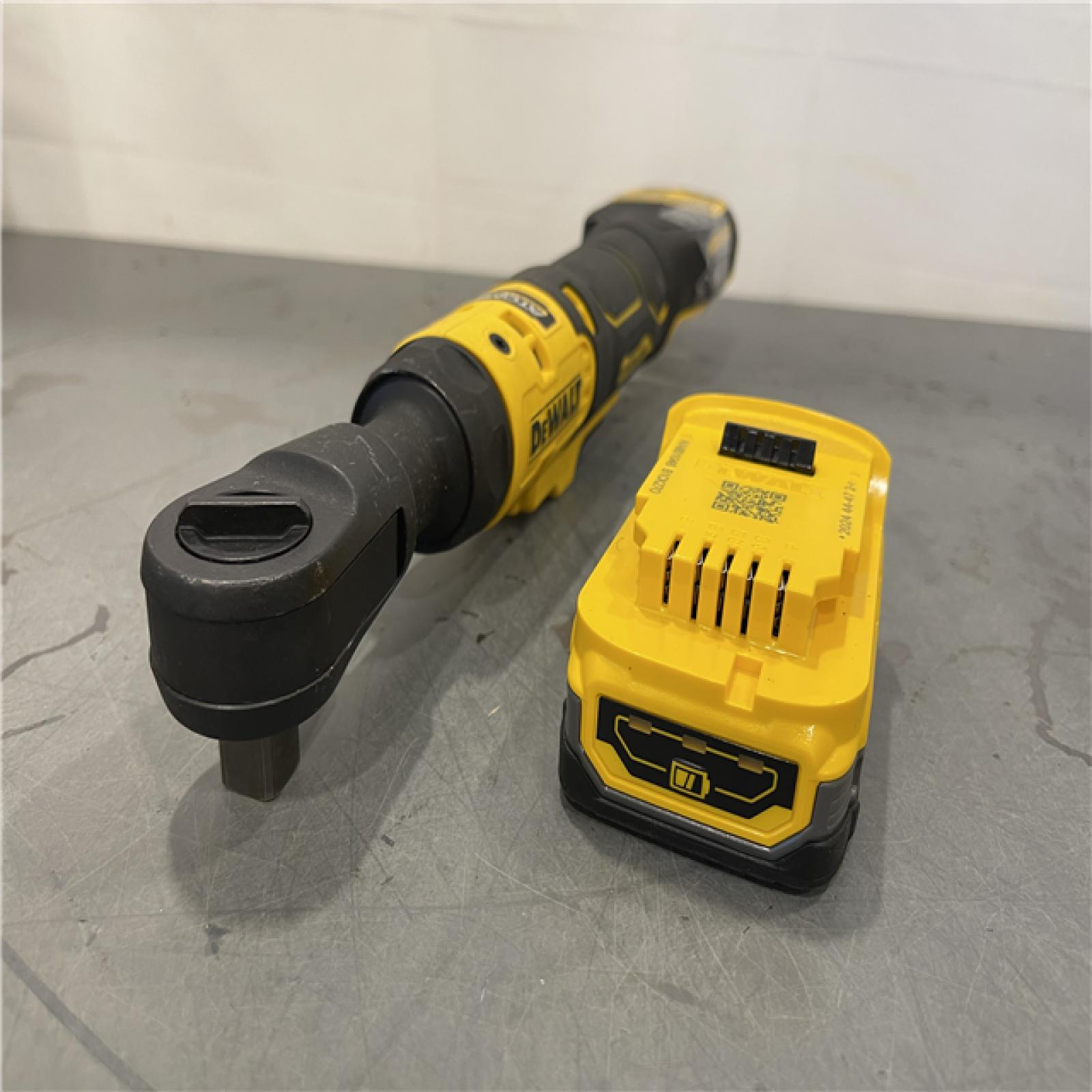 AS-IS - DeWalt ATOMIC 20V MAX Lithium-Ion 1/2 in. Cordless Ratchet Kit