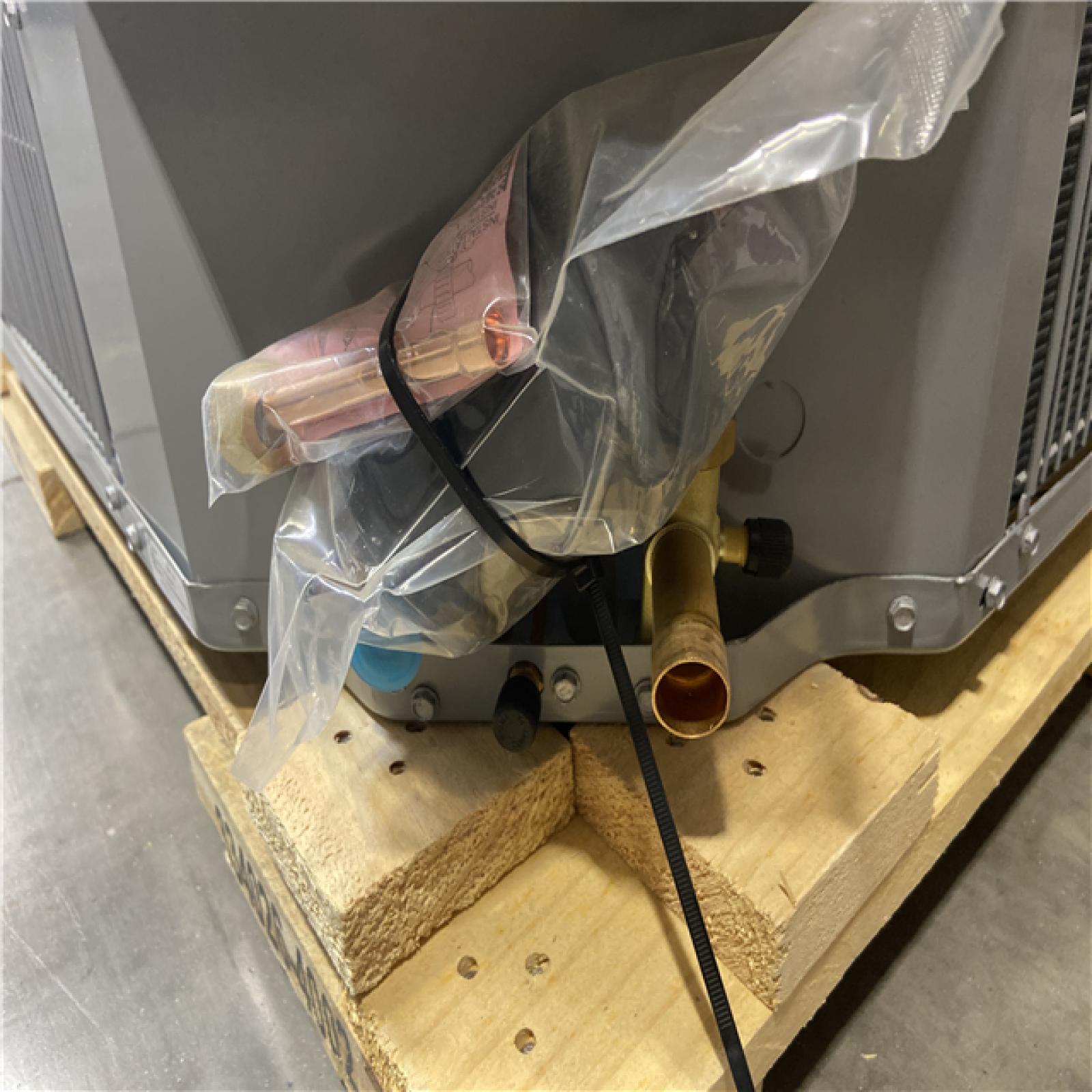 DALLAS LOCATION - Smartcomfort® by Carrier 2.5 Ton 14.3 Seer2 Heat Pump