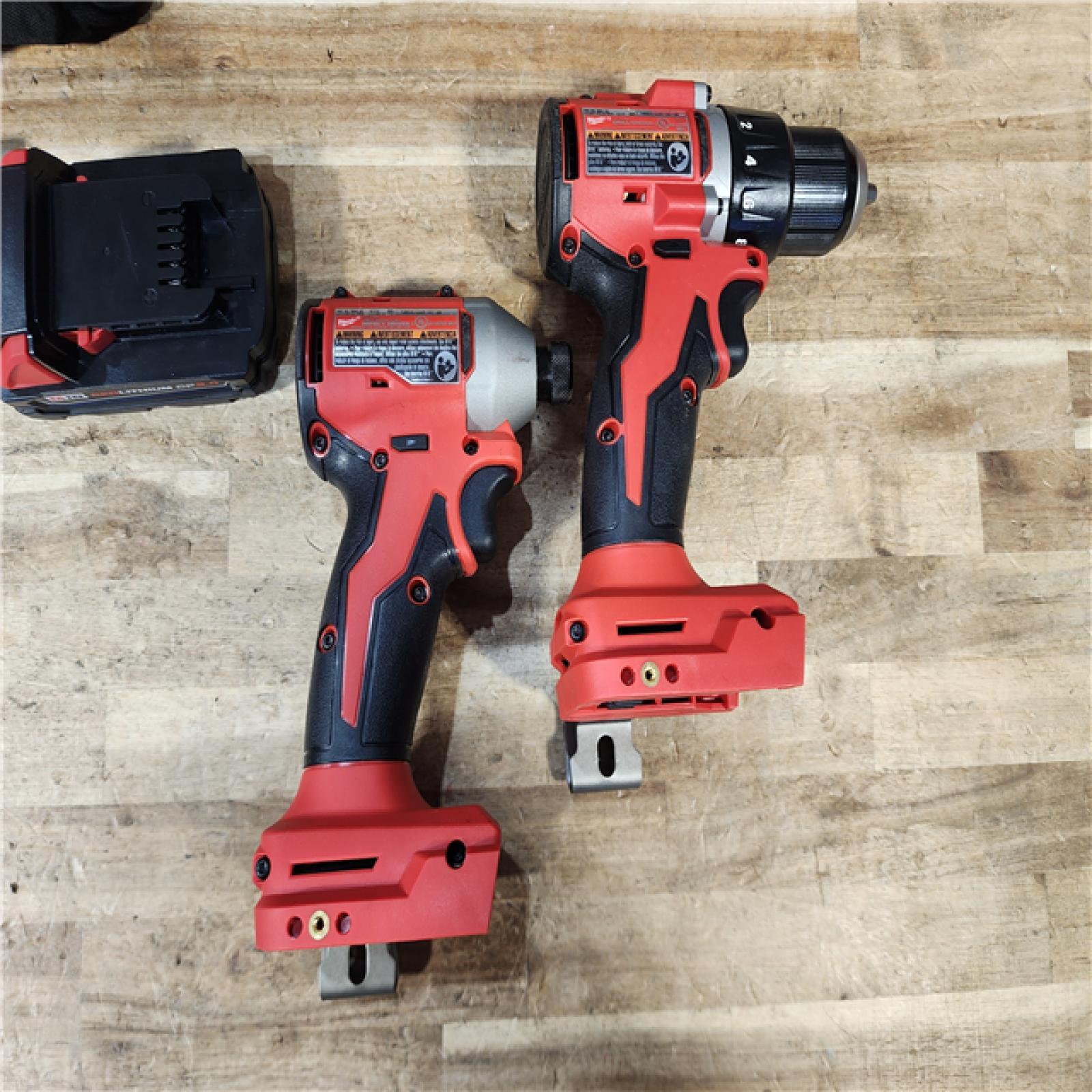 HOUSTON LOCATION - AS - IS Milwaukee 2 Tool Combo Kit W/ (2) Battery & Charger