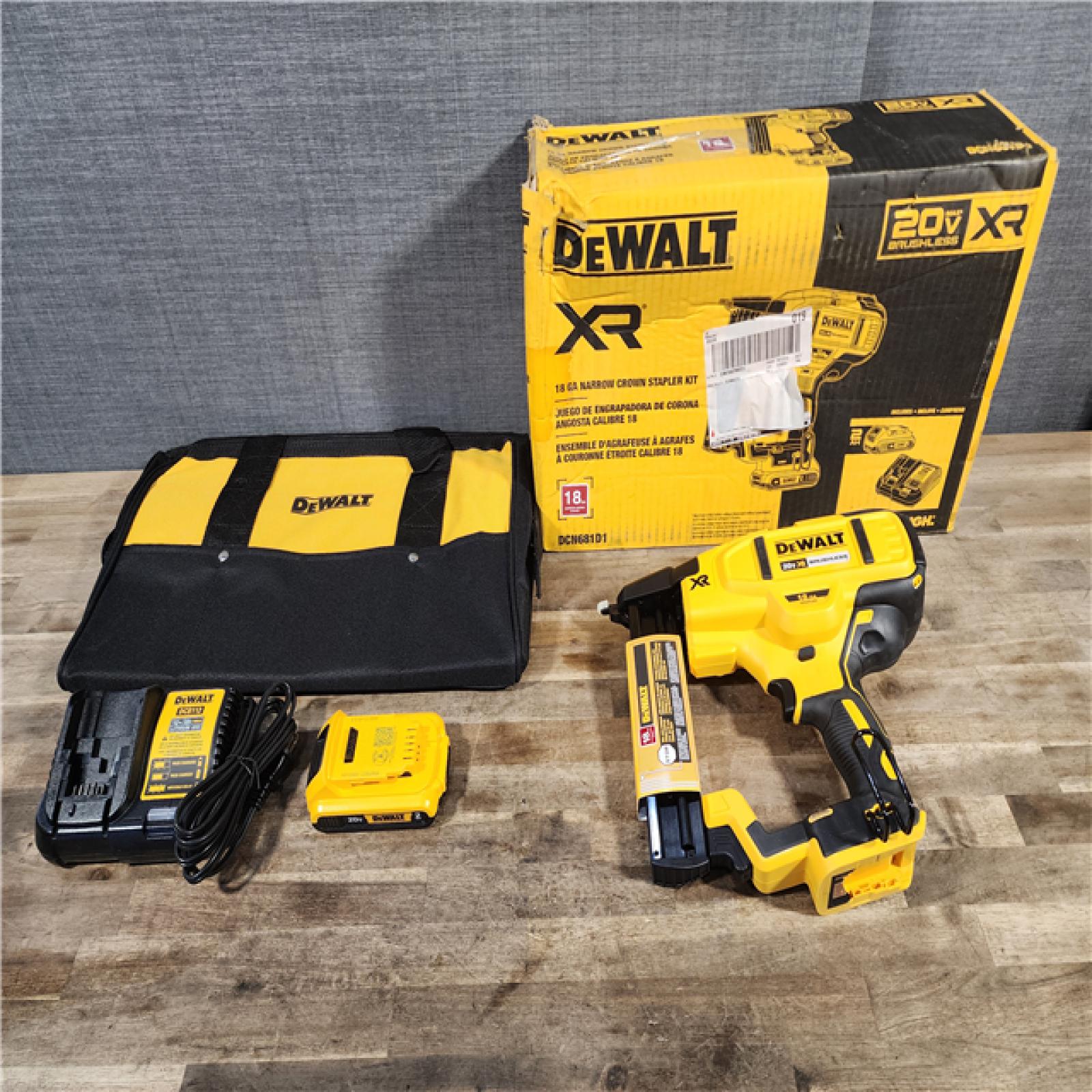 HOUSTON LOCATION - AS-IS (APPEARS LIKE NEW) DeWALT DCN681D1 20-Volt MAX 18ga Cordless Brushless Narrow Crown Stapler Kit