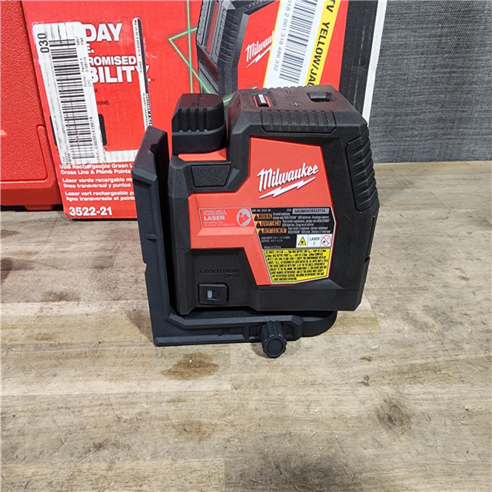 HOUSTON LOCATION - AS-IS (APPEARS LIKE NEW) Milwaukee-3522-21 Green Beam Laser Cross Line Plumb Point Rechargeable USB Kit