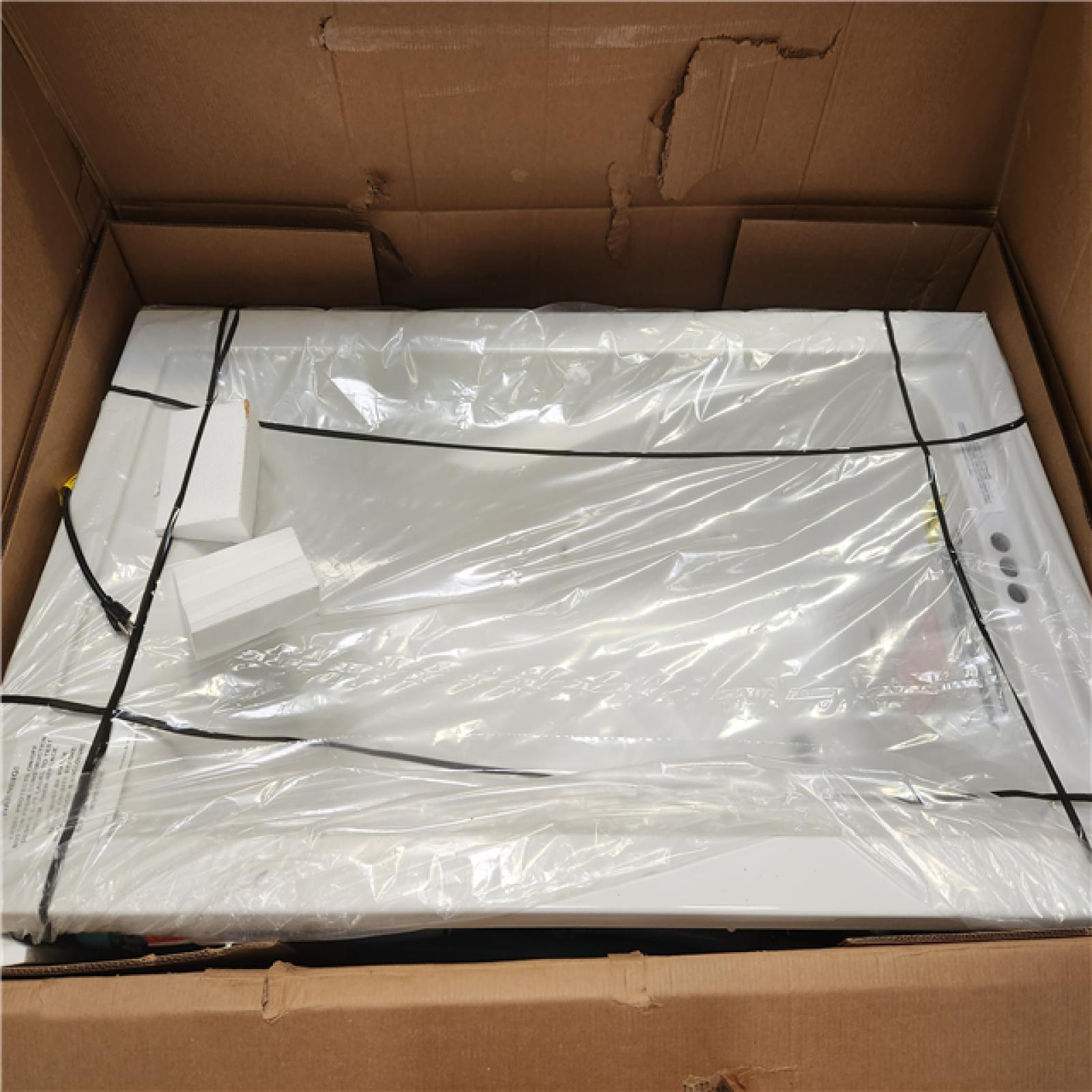 Phoenix NEW American Standard Evolution 60 in. x 32 in. Rectangular Whirlpool Bathtub with Reversible Drain in White