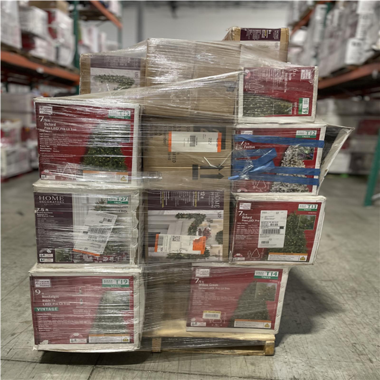 DALLAS LOCATION - AS-IS - ASSORTED CHRISTMAS TRESS & GARLANDS PALLET