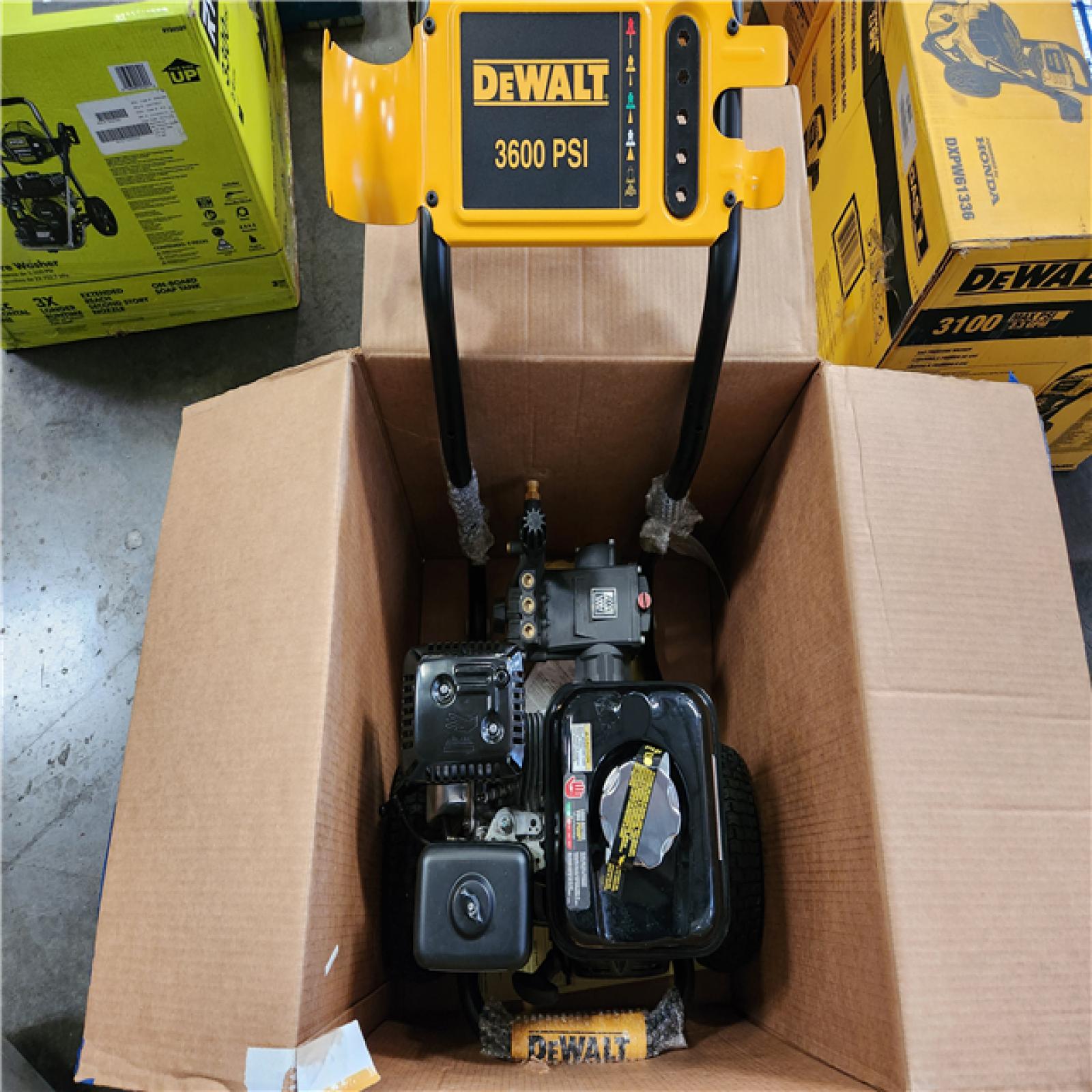 Phoenix NEW DEWALT 3600 PSI 2.5 GPM Cold Water Gas Professional Pressure Washer with HONDA GX200 Engine