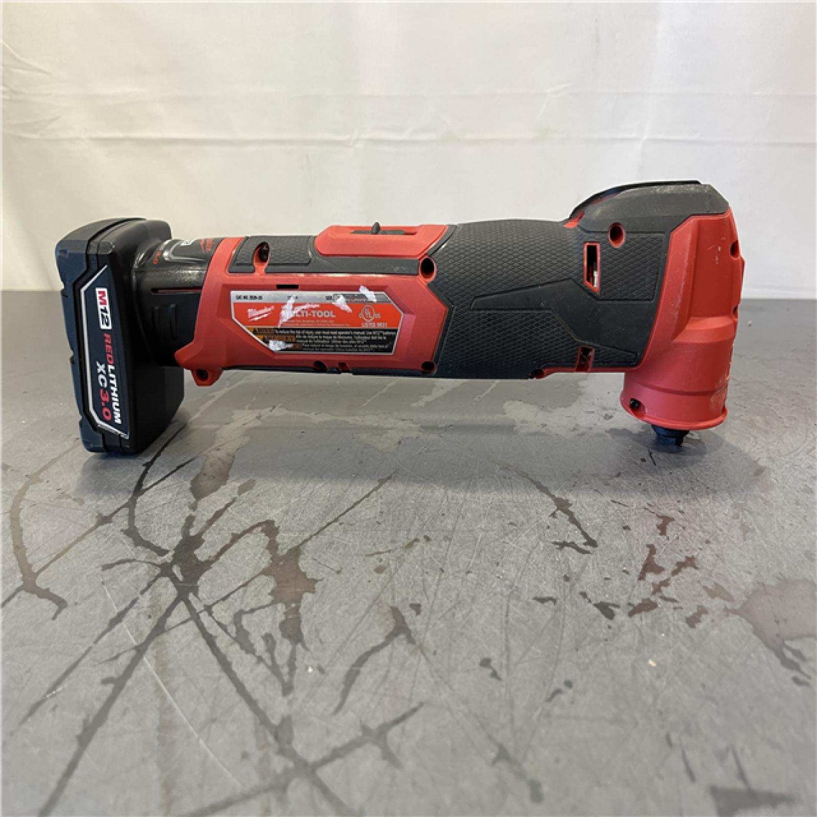 AS-IS - Milwaukee M12 12V Lithium-Ion Cordless Oscillating Multi-Tool with XC3.0AAh Battery