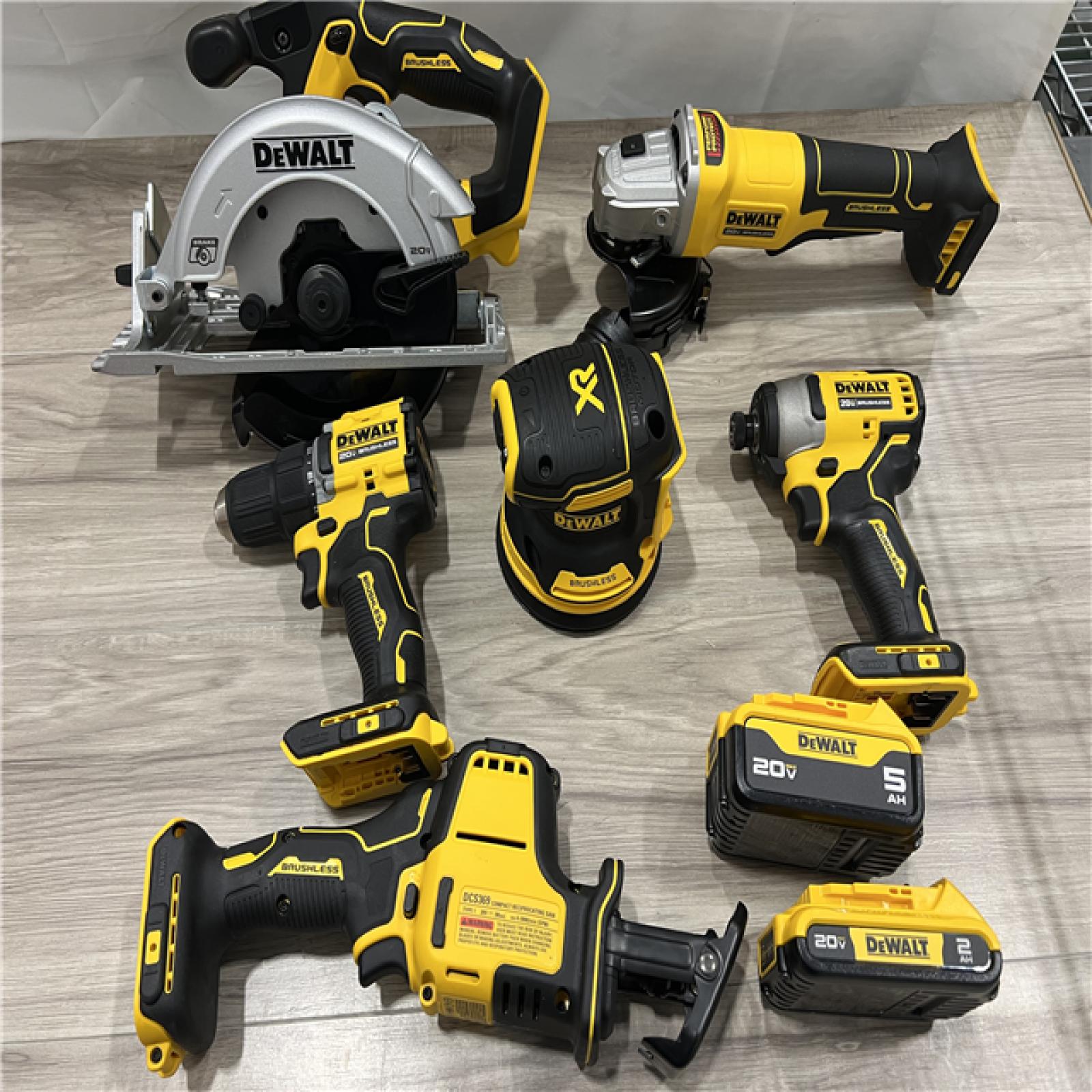 AS-IS DEWALT 20V Lithium-Ion Cordless 6-Tool Combo Kit with Rolling Toolbox