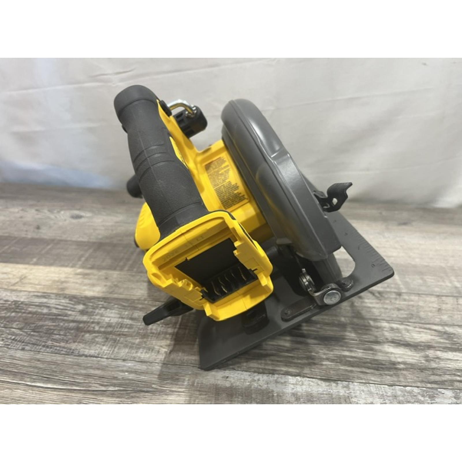AS-IS DEWALT FLEXVOLT 60V MAX Cordless Brushless 7-1/4 in. Circular Saw with Brake (Tool Only)