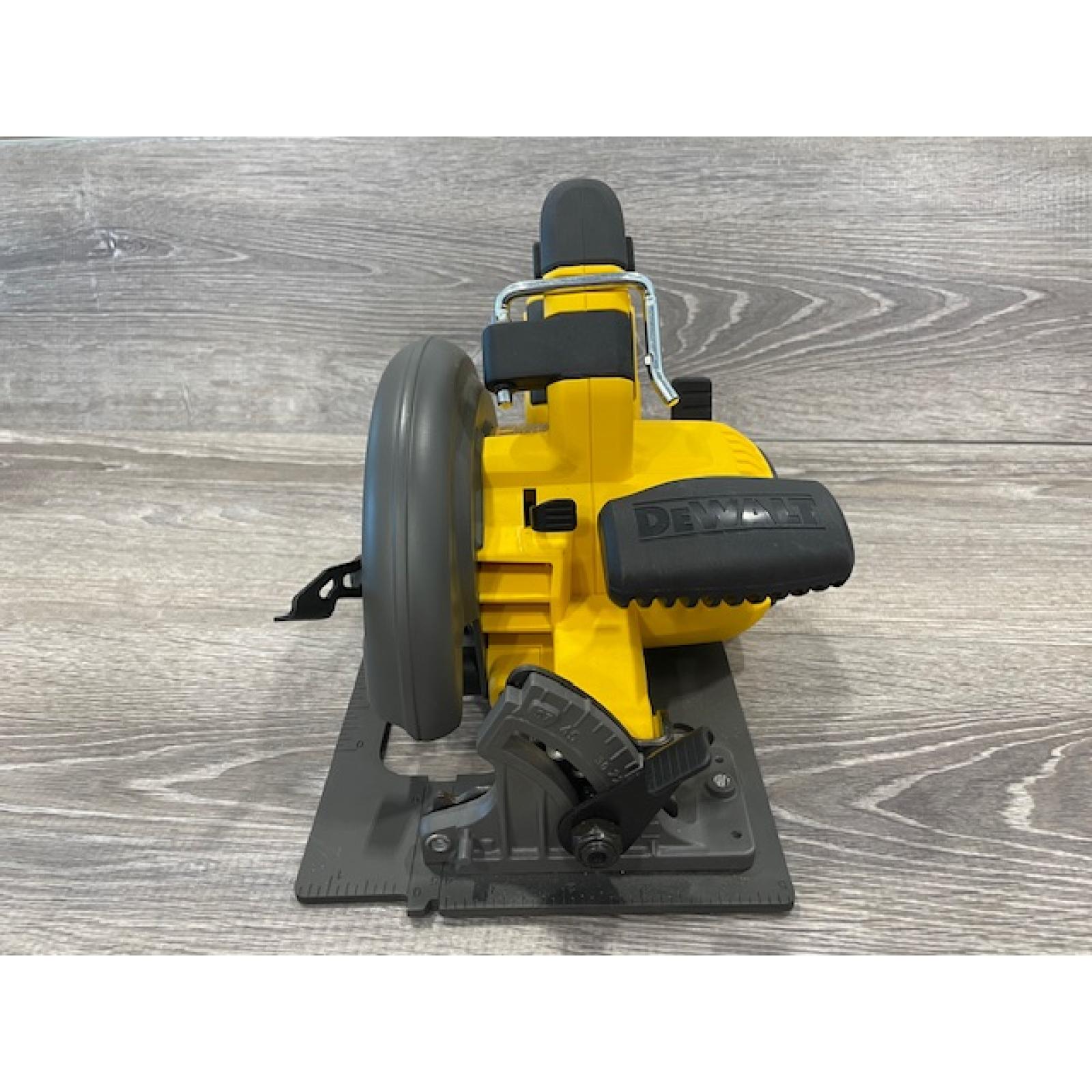 AS-IS DEWALT FLEXVOLT 60V MAX Cordless Brushless 7-1/4 in. Circular Saw with Brake (Tool Only)