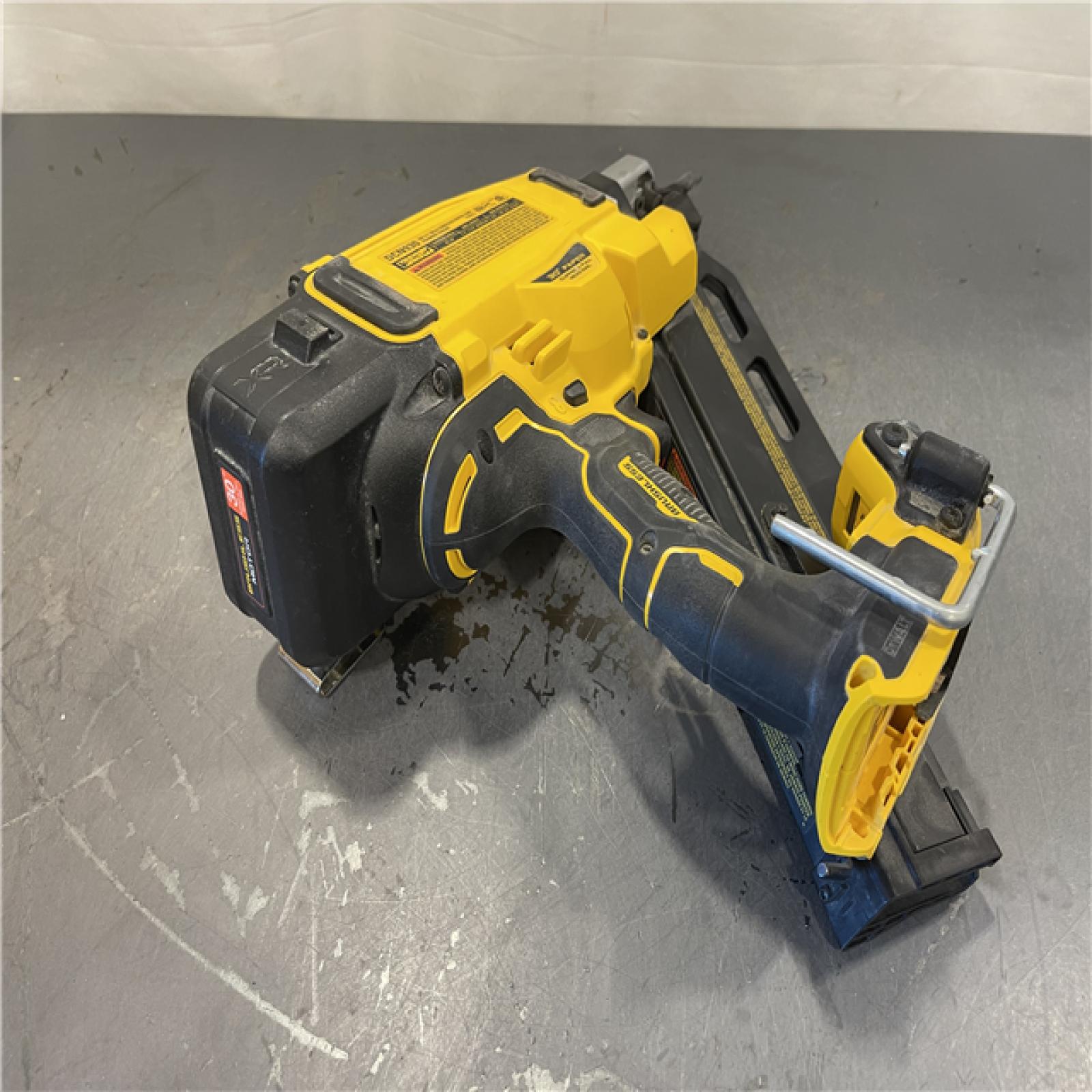 AS-IS - DEWALT 20V 30 Degree Cordless Framing Nailer