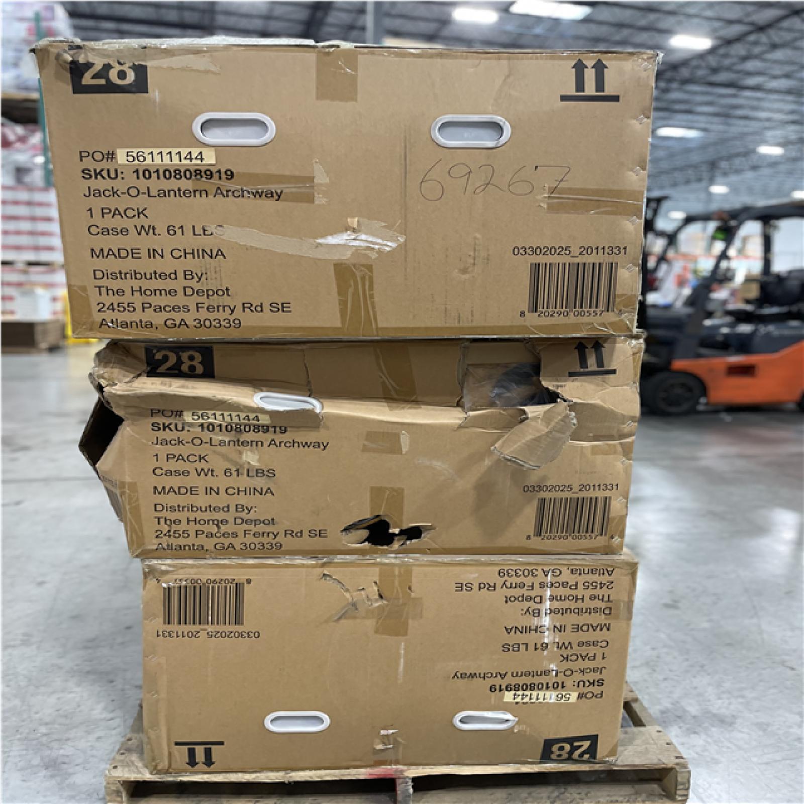 DALLAS LOCATION -AS-IS MIXED HOLIDAY PALLET
