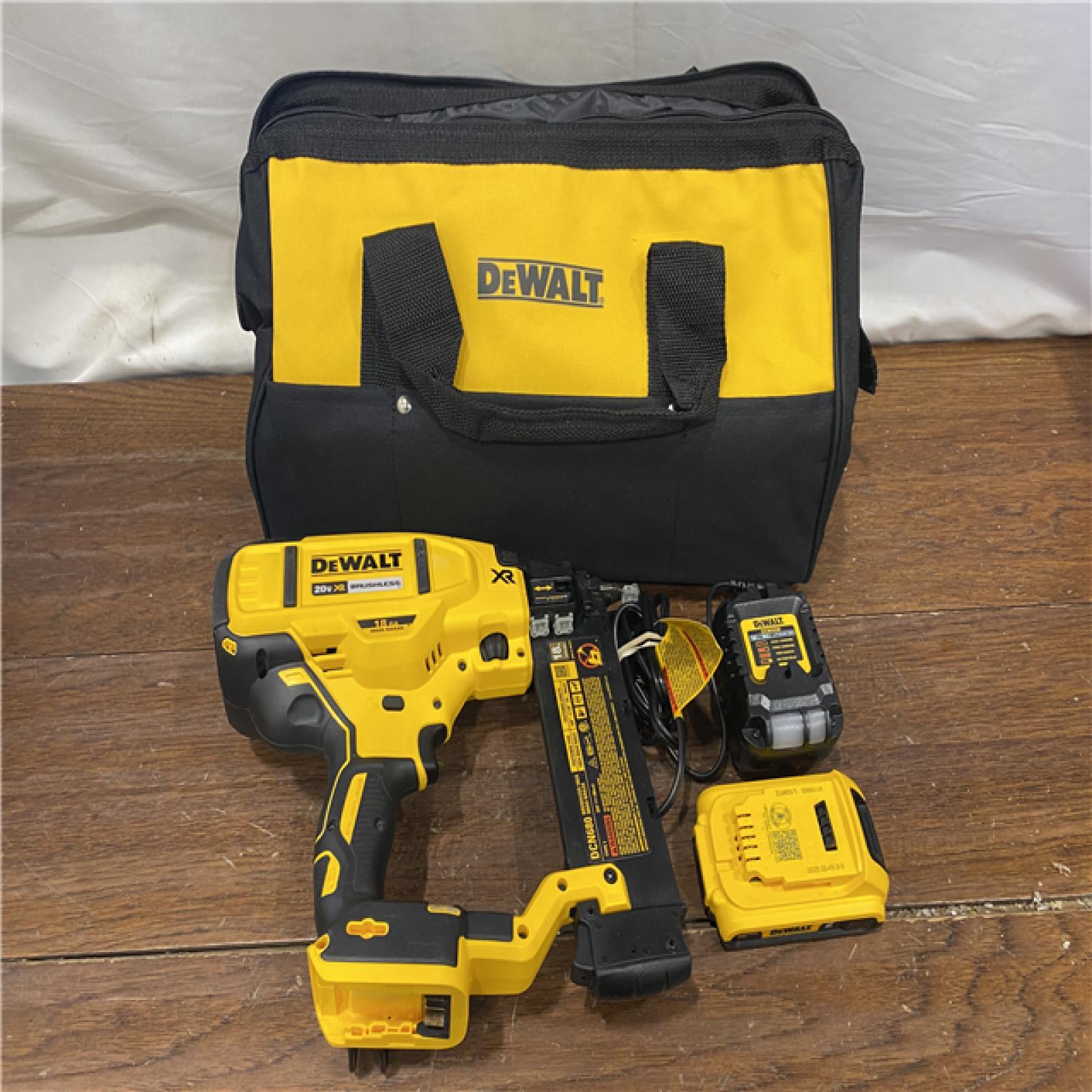 AS-IS DEWALT 20V MAX XR 18 Gauge Brad Nailer Kit