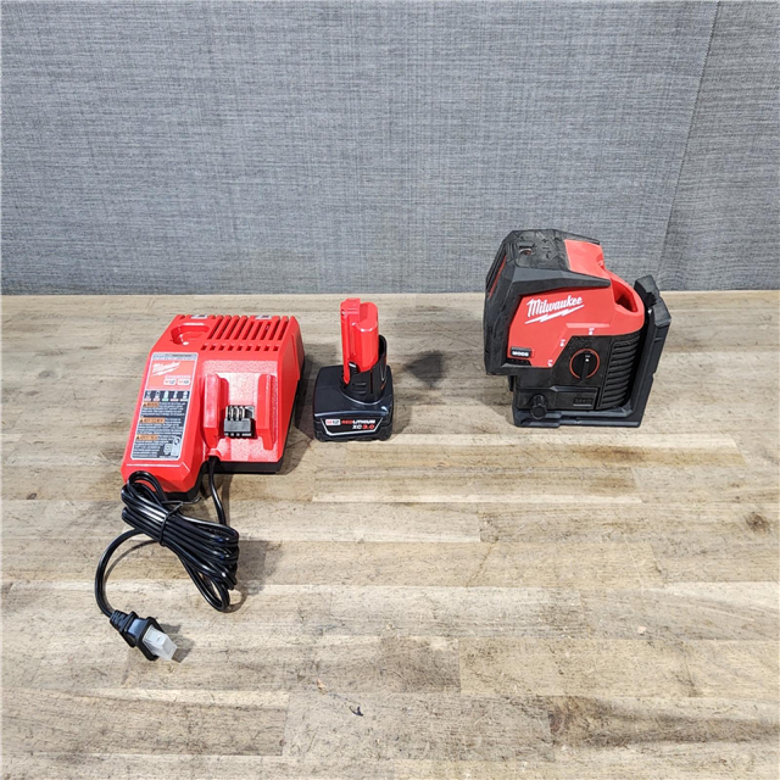 HOUSTON LOCATION - AS-IS Milwaukee Green 125 Ft. Cross Line and Plumb Points Laser Level Kit