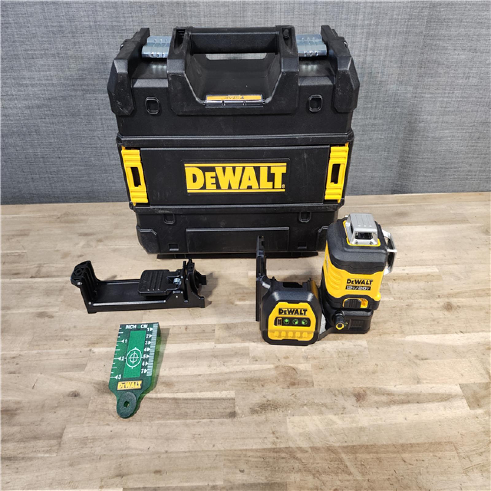 HOUSTON LOCATION - AS-IS DeWalt 12V/20V MAX Self-Leveling Cross Line 3 X 360 Laser Level (Tool-Only)
