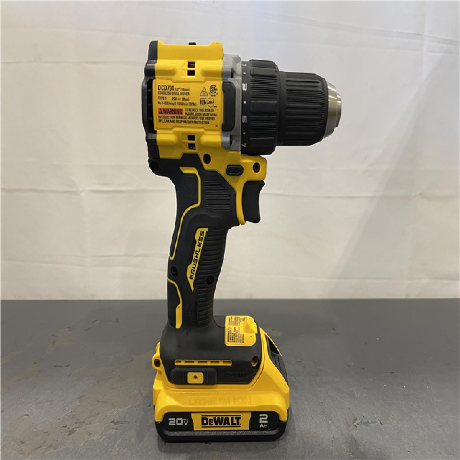 AS-IS - DEWALT ATOMIC COMPACT SERIES 20V MAX* Brushless Cordless 1/2 Drill/Driver Kit