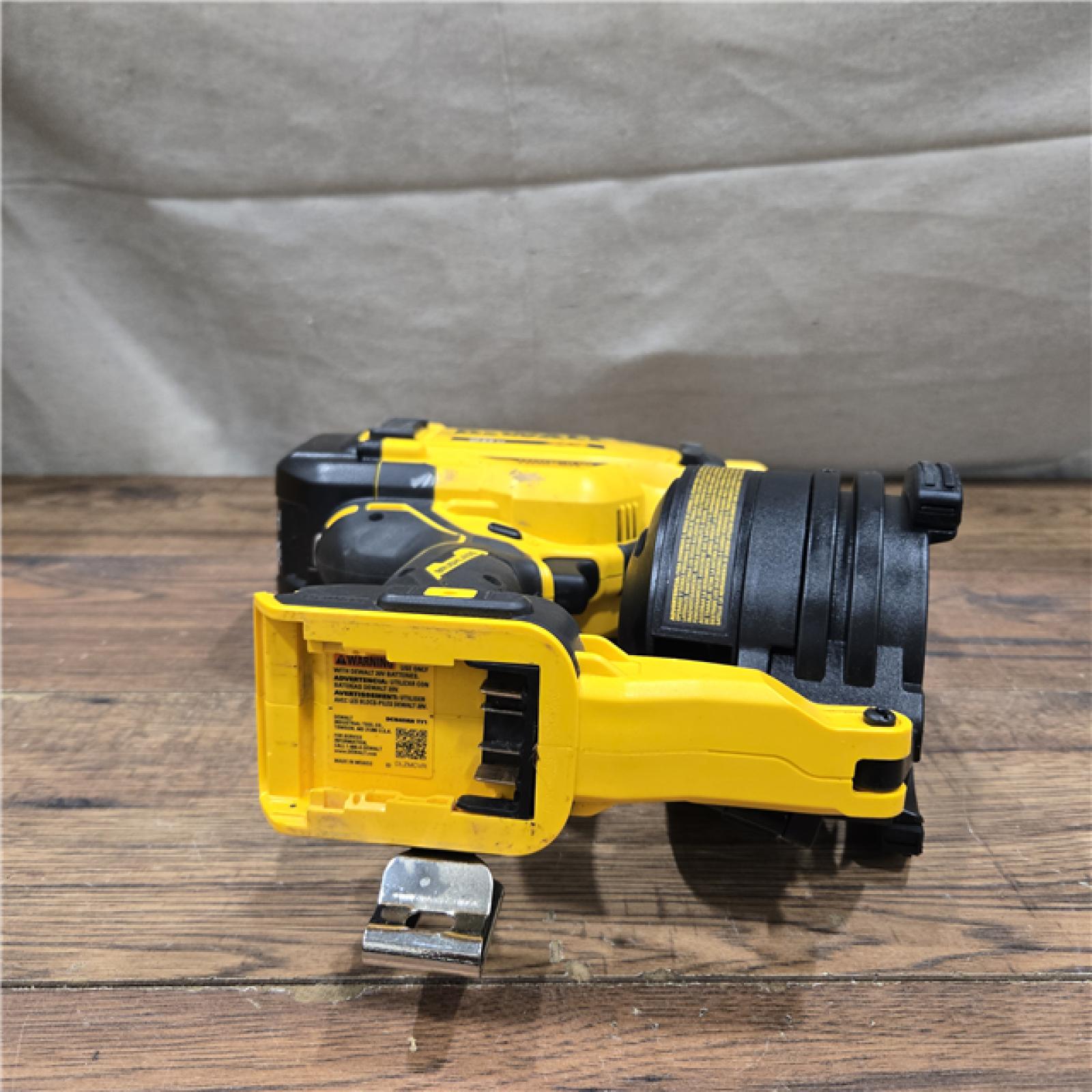 AS-IS DEWALT 2007898 Roofing Nailer Cordless