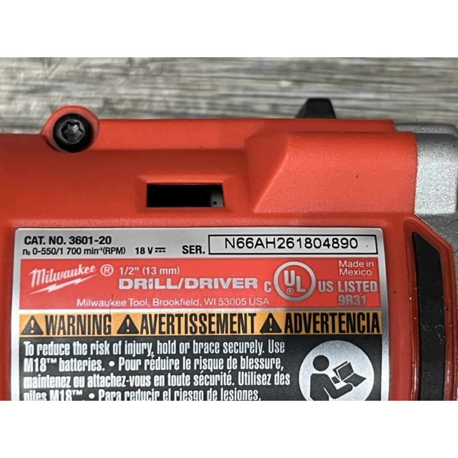 NEW - Milwaukee 18V Lithium-Ion Brushless Cordless 1/2 in. Compact Drill/Driver Kit