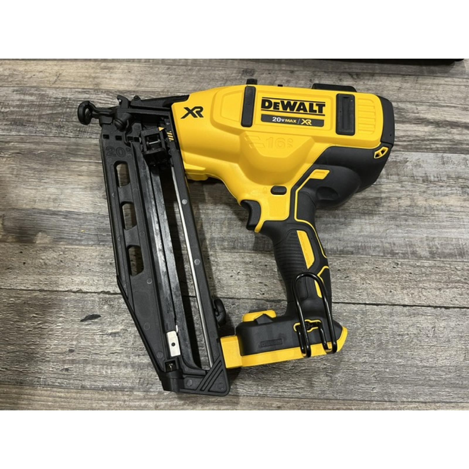 AS-IS DEWALT 20V MAX XR 16-Gauge Electric Cordless Angled Finishing Nailer Kit