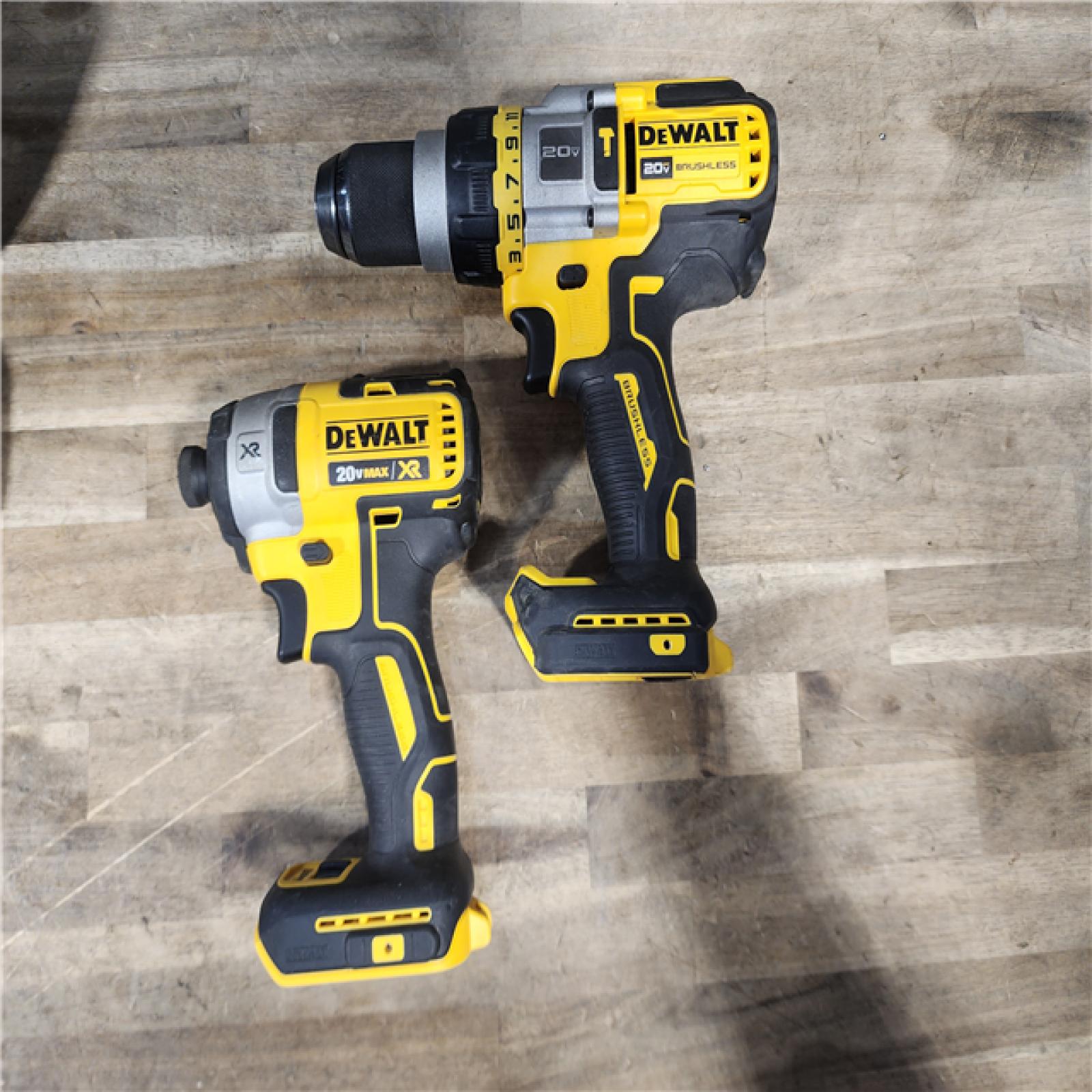 HOUSTON LOCATION - AS-IS DEWALT 2 TOOL COMBO KIT W/ (2) BATTERY & CHARGER