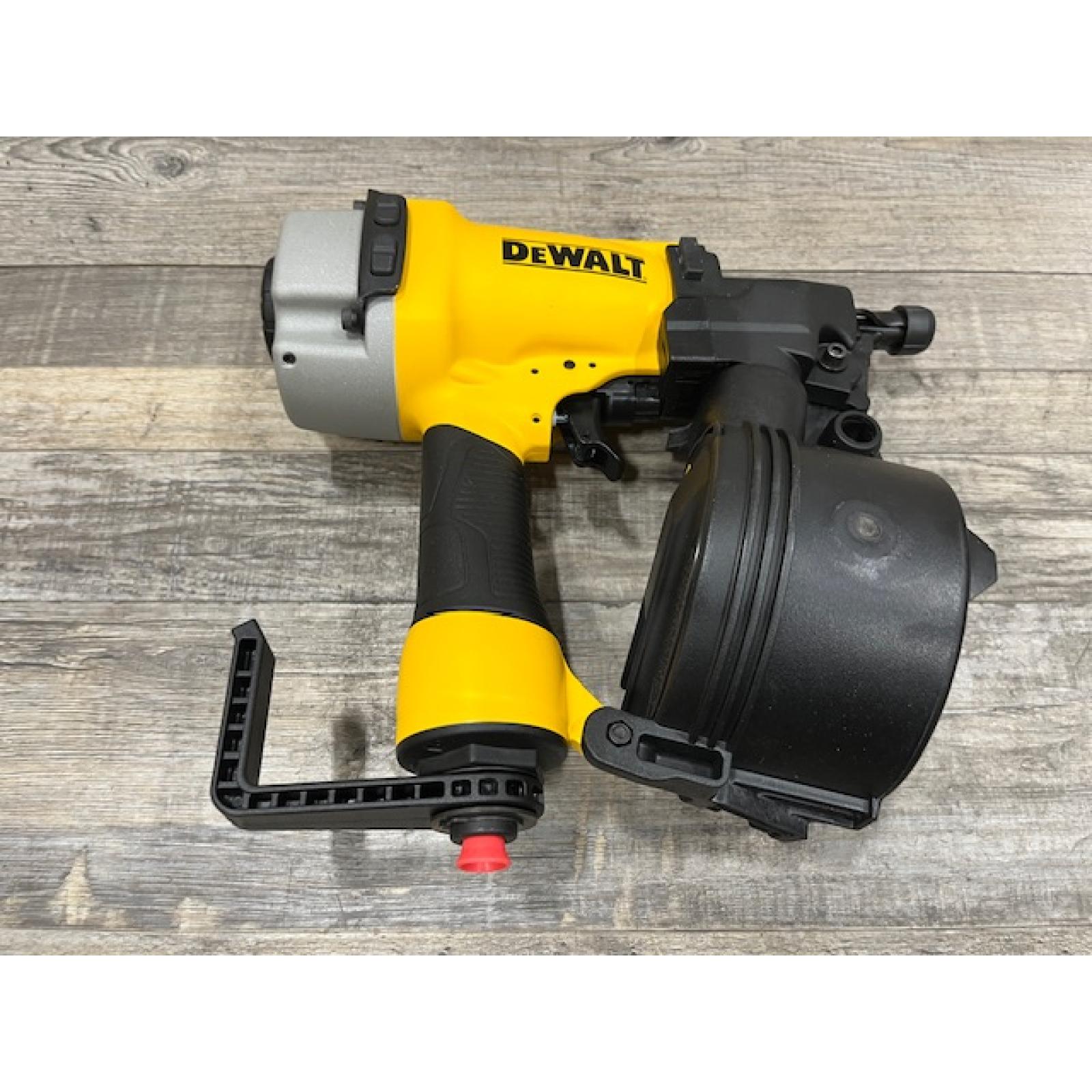 NEW - DEWALT Pneumatic 15-Degree Coil Corded Siding Nailer