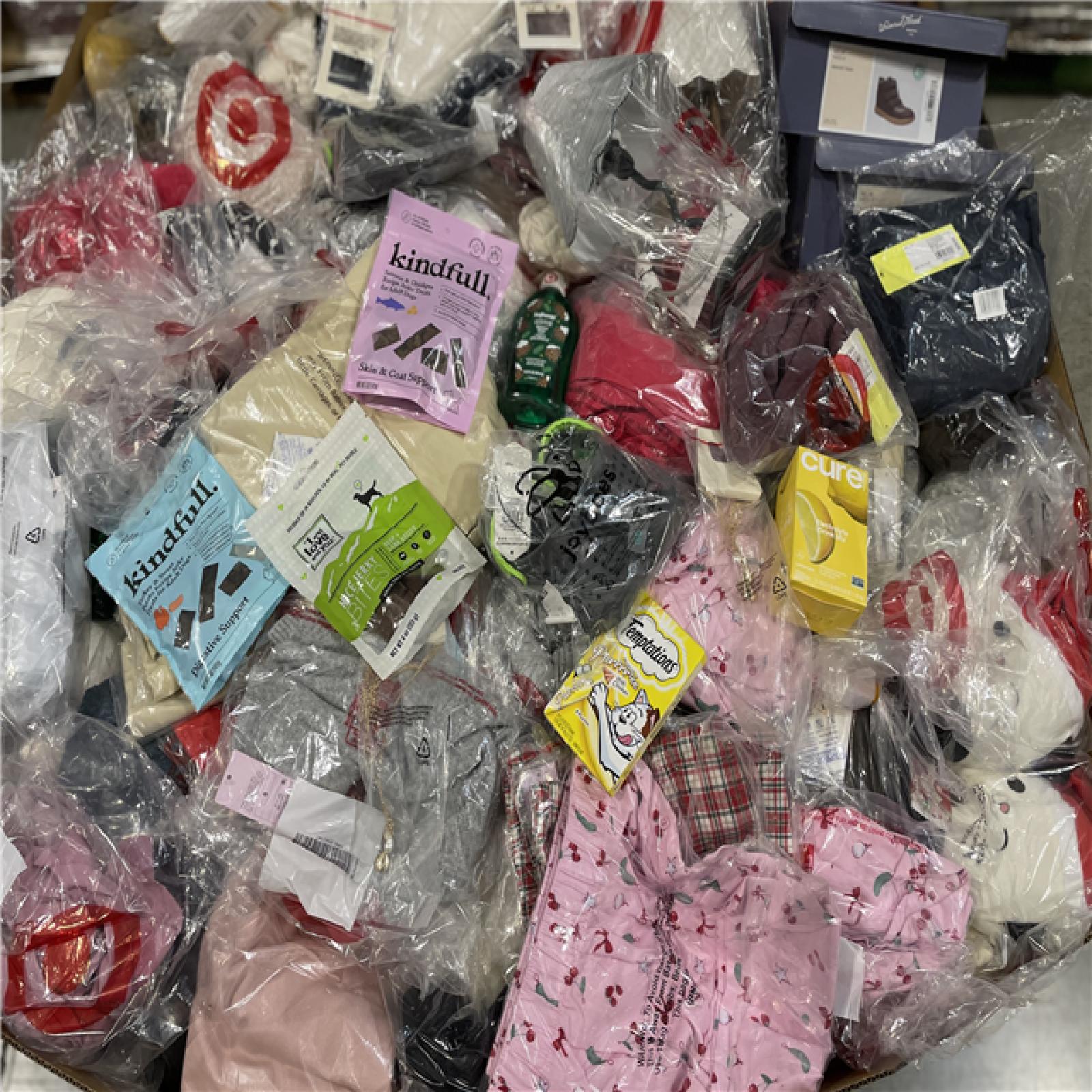 DALLAS LOCATION- NEW!- BULLSEYE MIXED CLOTHING PALLET (300 UNITS)