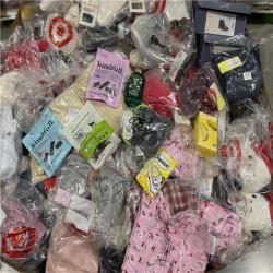 DALLAS LOCATION- NEW!- BULLSEYE MIXED CLOTHING PALLET (300 UNITS)