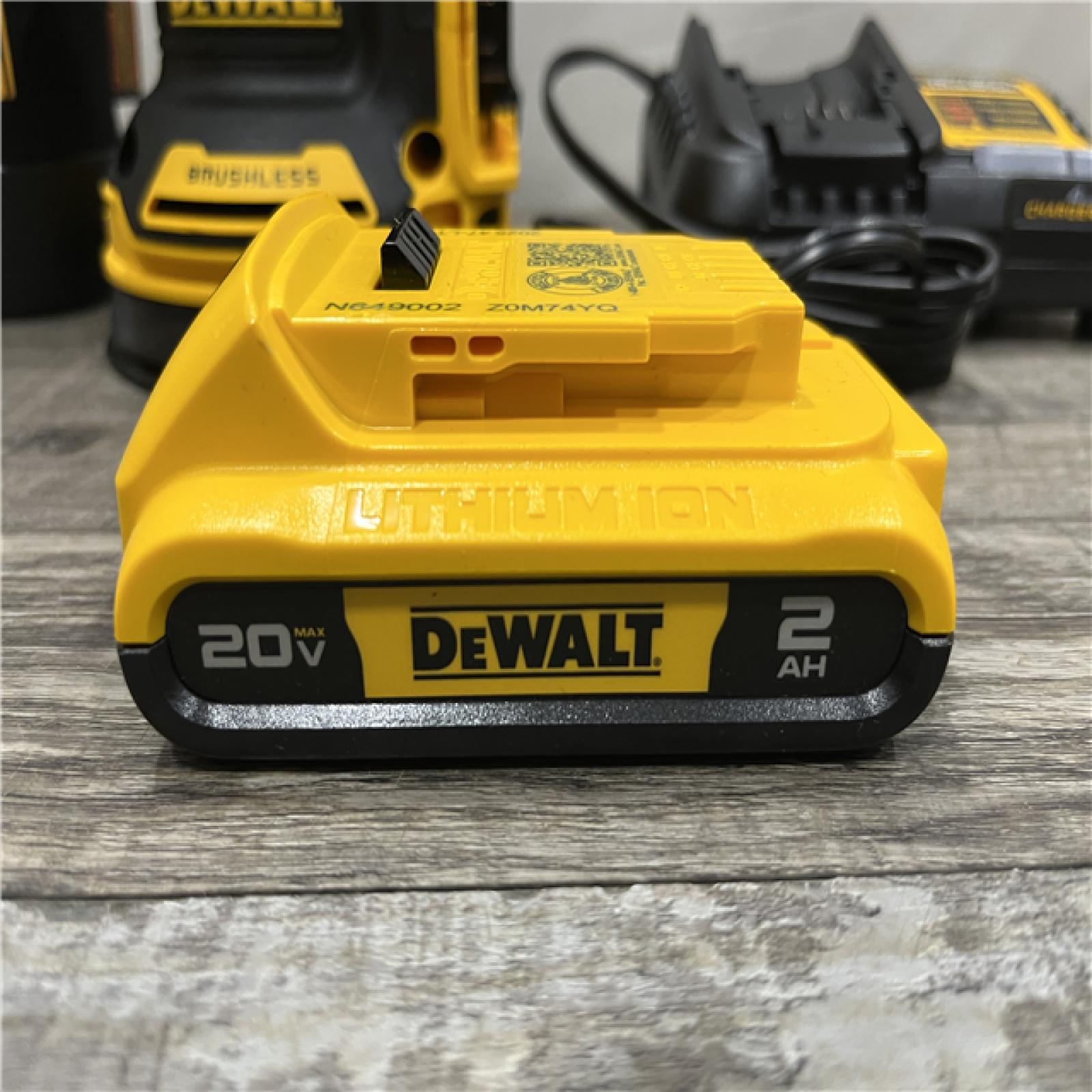 AS-IS DEWALT 20V MAX XR Cordless Brushless 5 in. Random Orbital Sander Kit