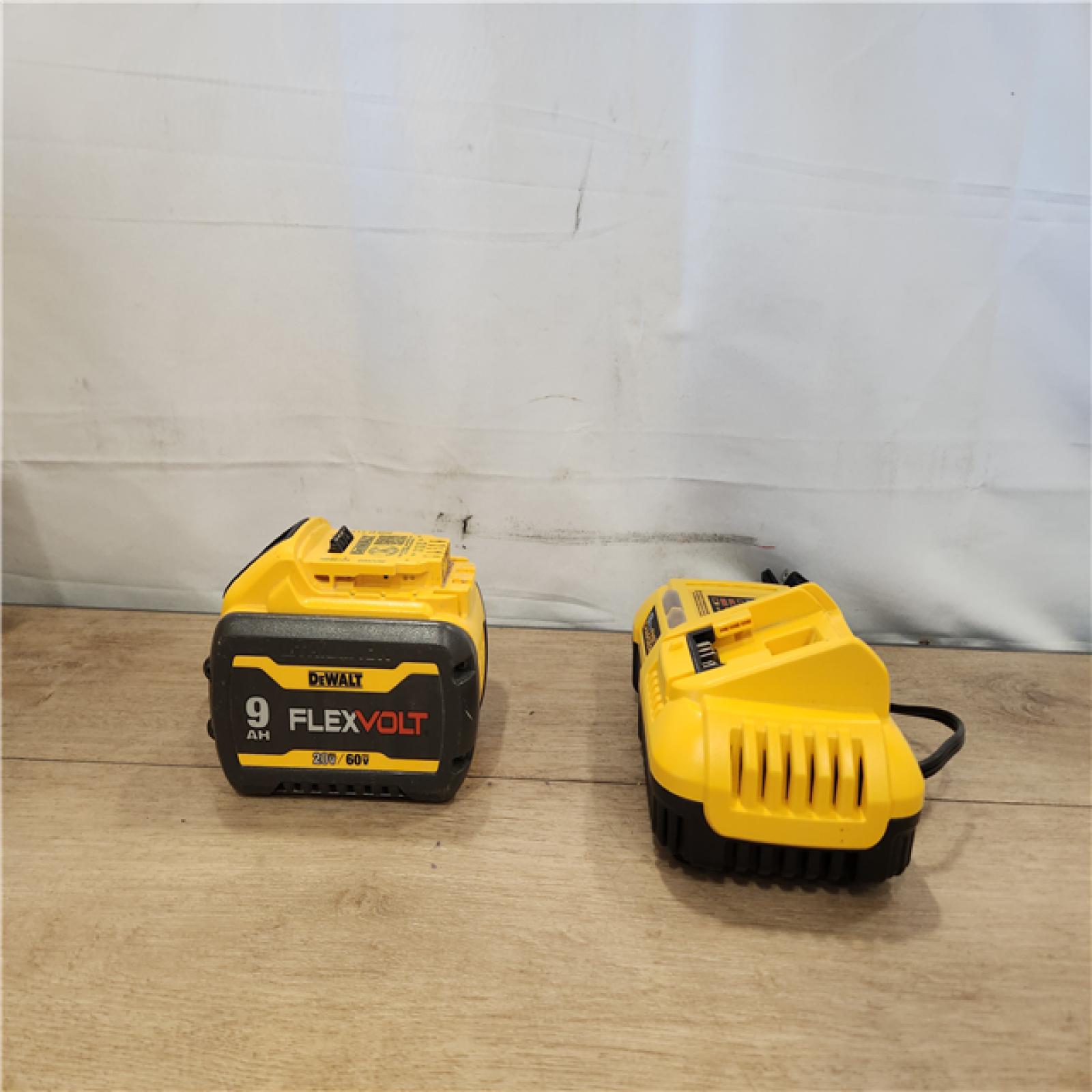 AS-IS- DEWALT 20V/60V MAX FLEXVOLT Lithium-Ion 9.0Ah Battery and Charger Starter Kit