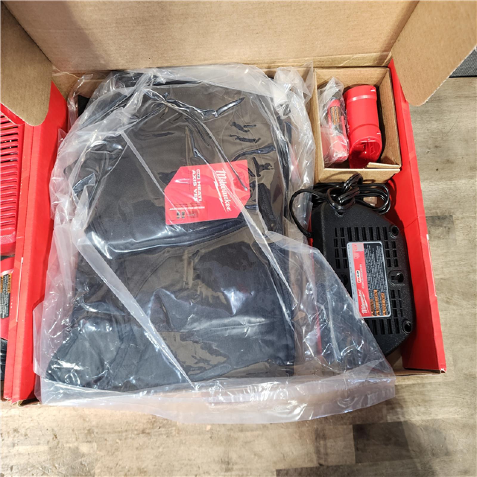HOUSTON LOCATION - AS-IS MILWAUKEE 2 HEATED CLOTHING COMBO KIT