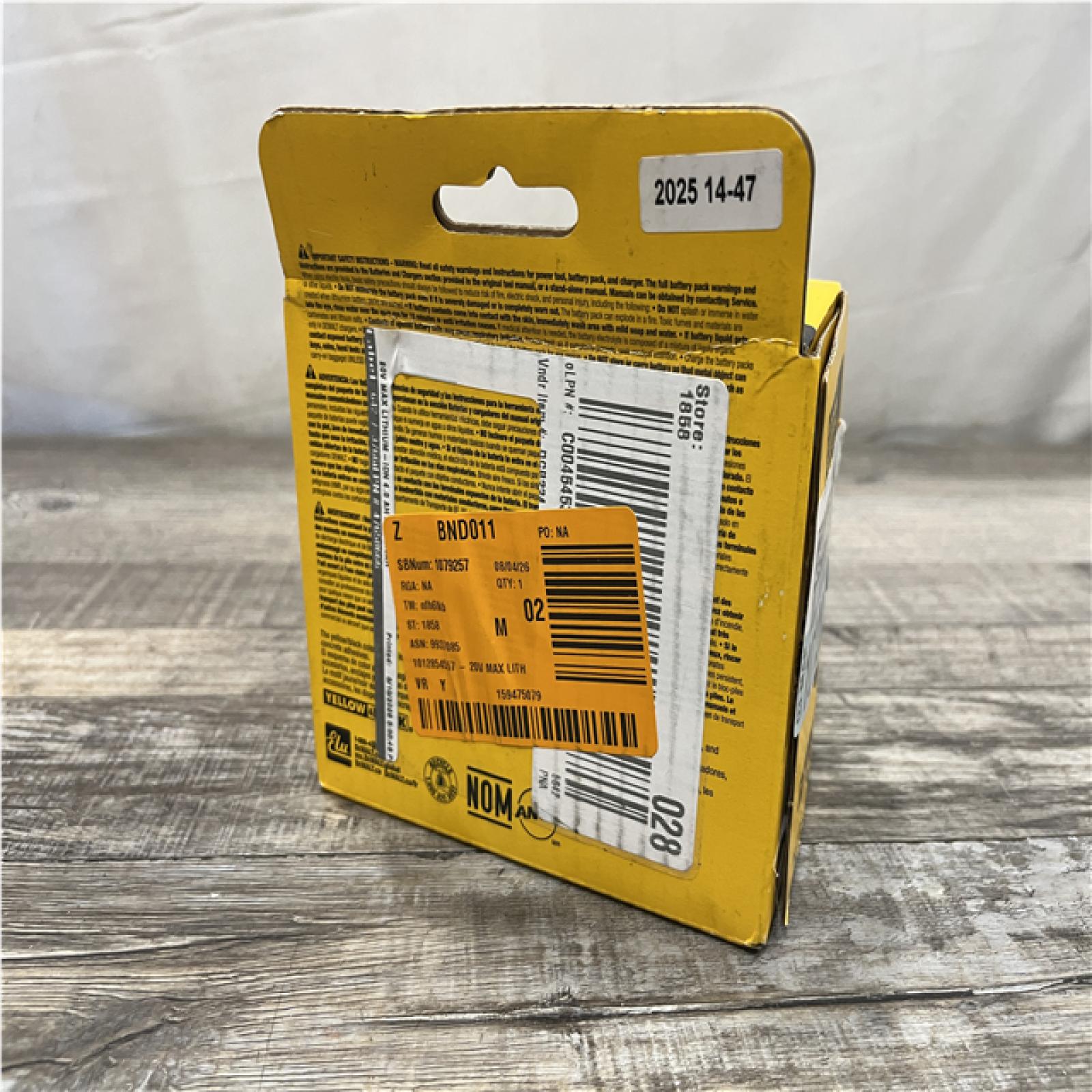 NEW - DEWALT 20V MAX Lithium-Ion 4.0 Ah and 2.0Ah Battery Packs (2-Pack)