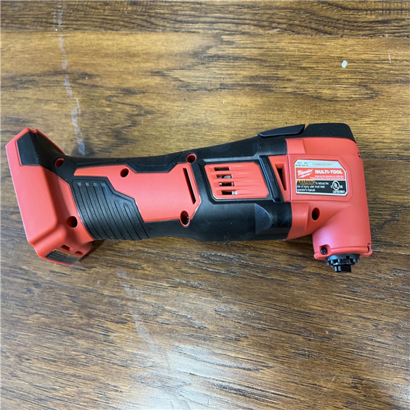 AS-IS Milwaukee 2626-21 M18 18-Volt Lithium-Ion Cordless Oscillating Multi-Tool Kit