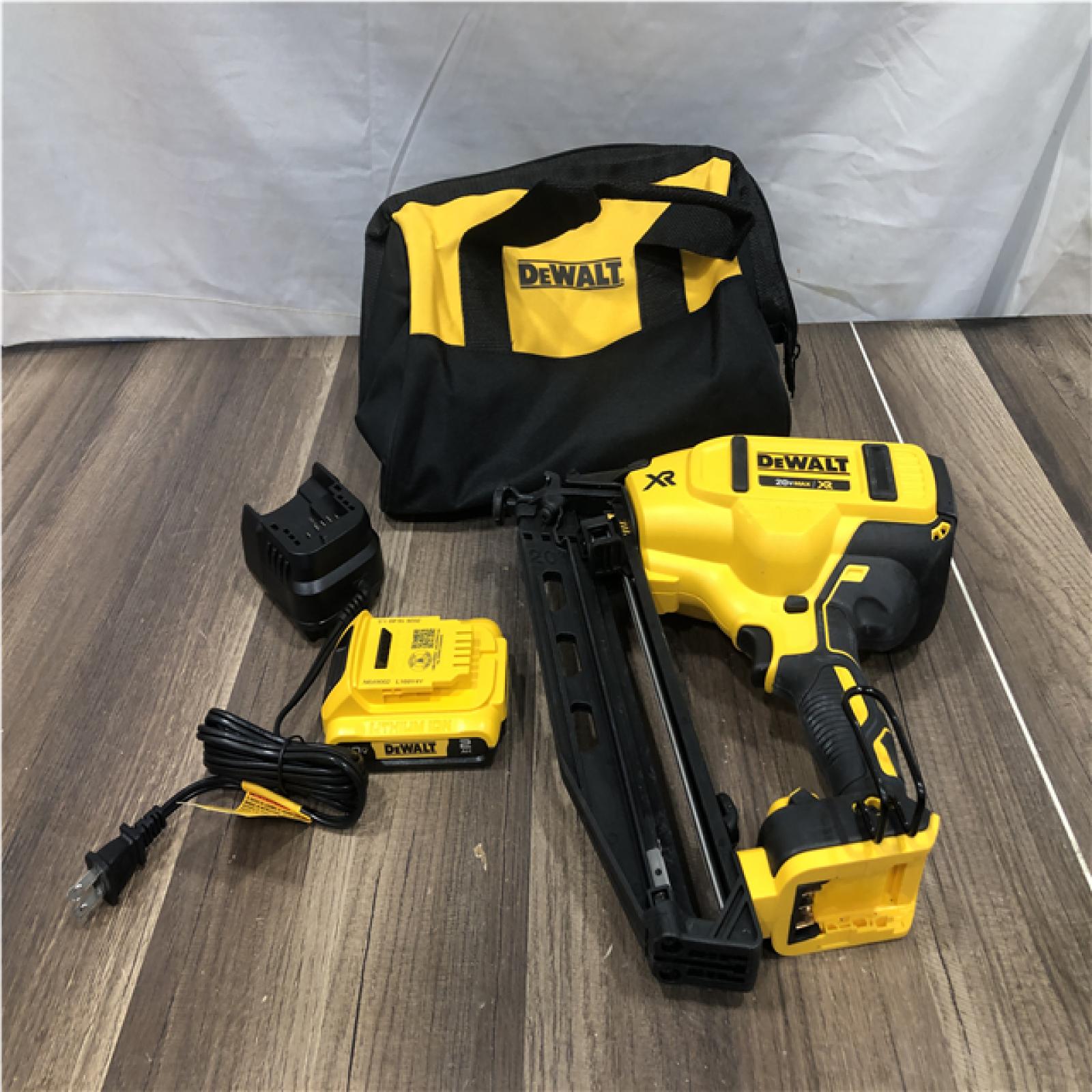 AS-IS DEWALT 20V MAX XR 16-Gauge Electric Cordless Angled Finishing Nailer Kit