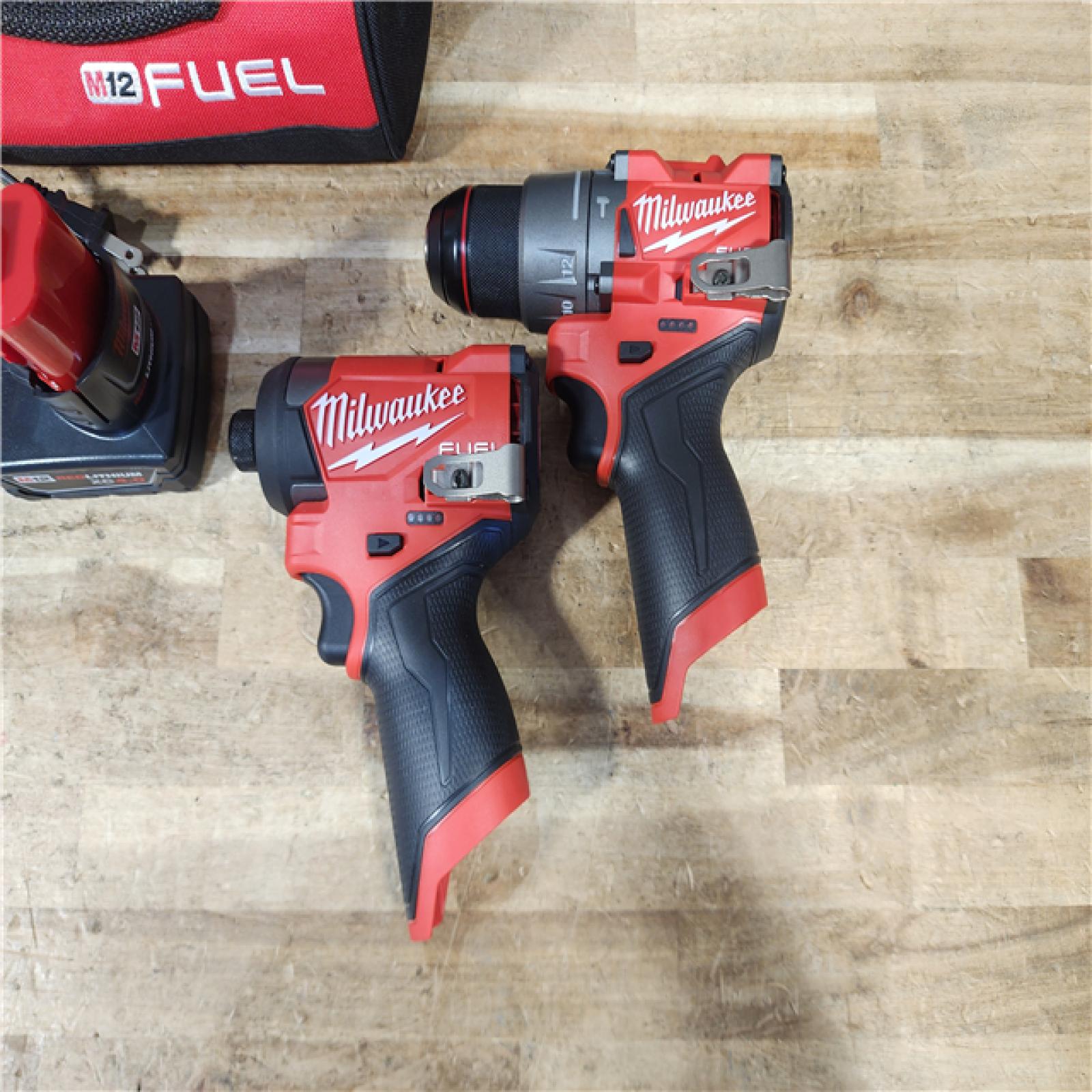 HOUSTON LOCATION - AS - IS Milwaukee 2 Tool Combo Kit W/ (2) Battery & Charger