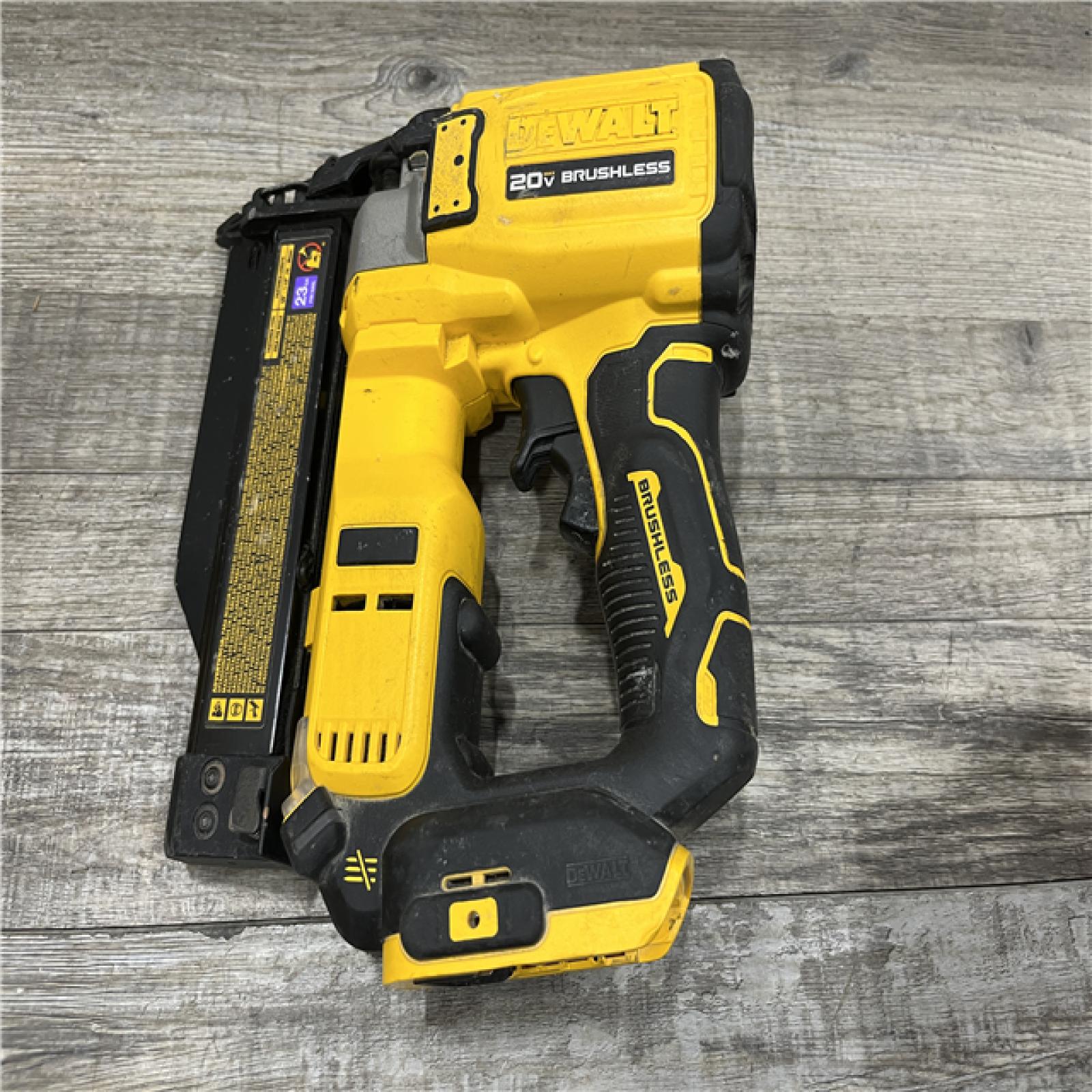 AS-IS DEWALT ATOMIC 20V MAX Lithium Ion Cordless 23 Gauge Pin Nailer Kit