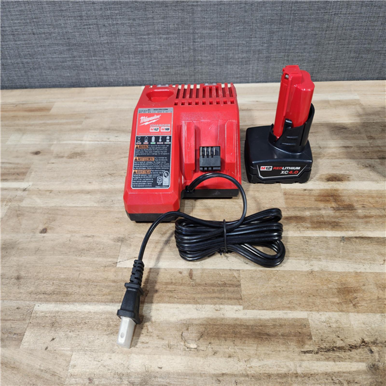 HOUSTON LOCATION - AS-IS Milwaukee 12-Volt Lithium-Ion Cordless Green 125 ft. Cross Line and Plumb Points Laser Level Kit