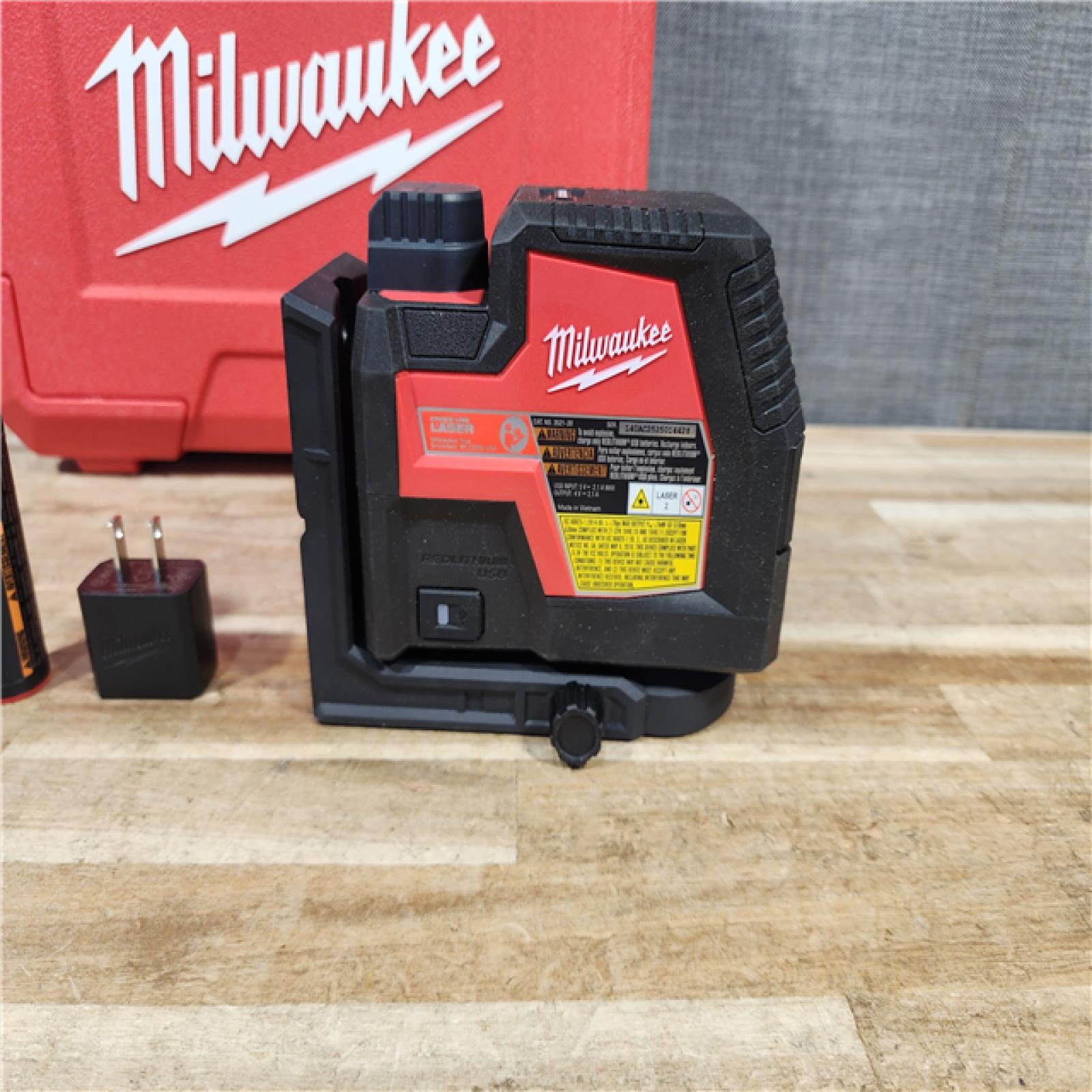 HOUSTON LOCATION - AS - IS Milwaukee 100 ft. REDLITHIUM Lithium-Ion USB Green Rechargeable Cross Line Laser Level with Charger