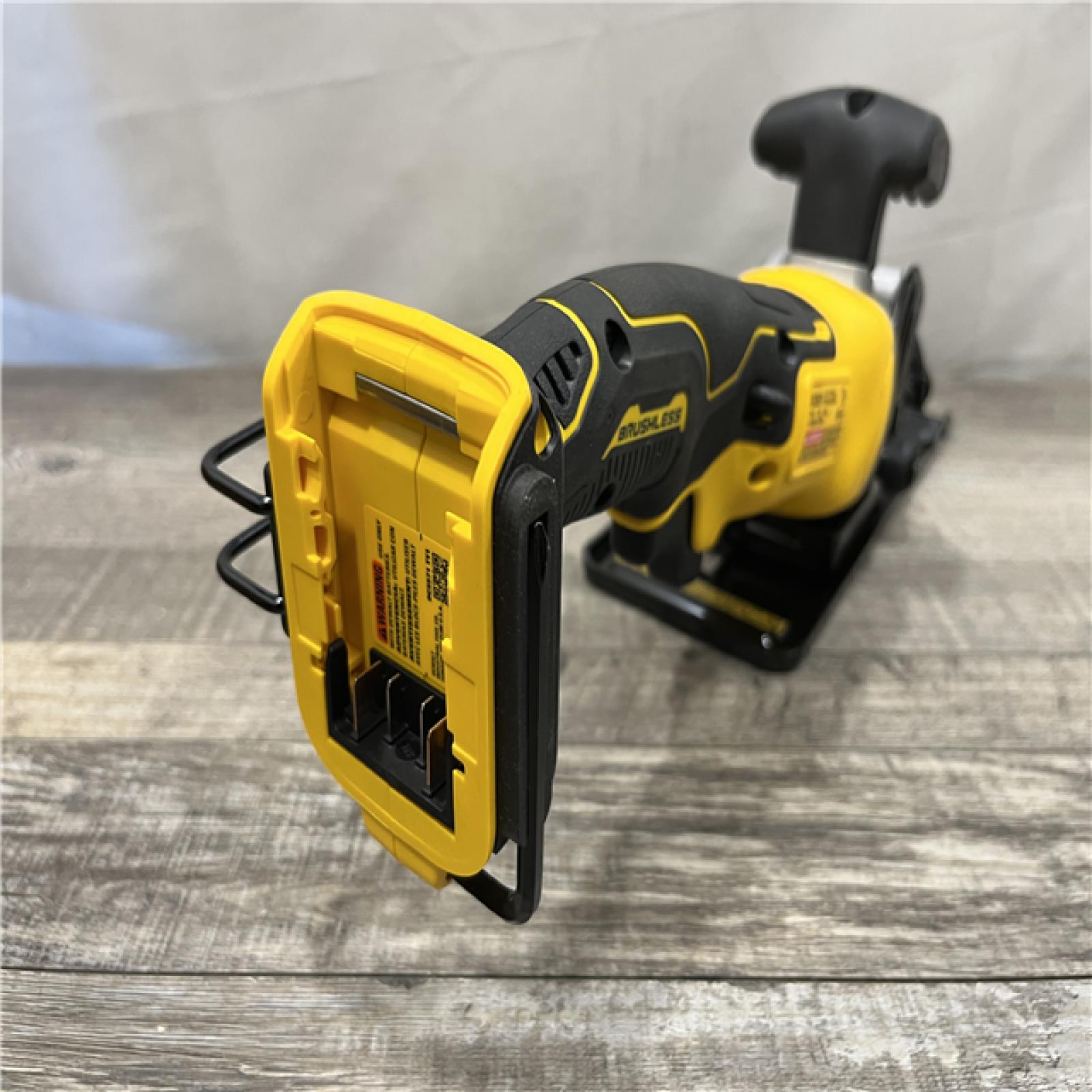 AS-IS DEWALT ATOMIC 20V MAX Cordless Brushless 4-1/2 in. Circular Saw (Tool Only)