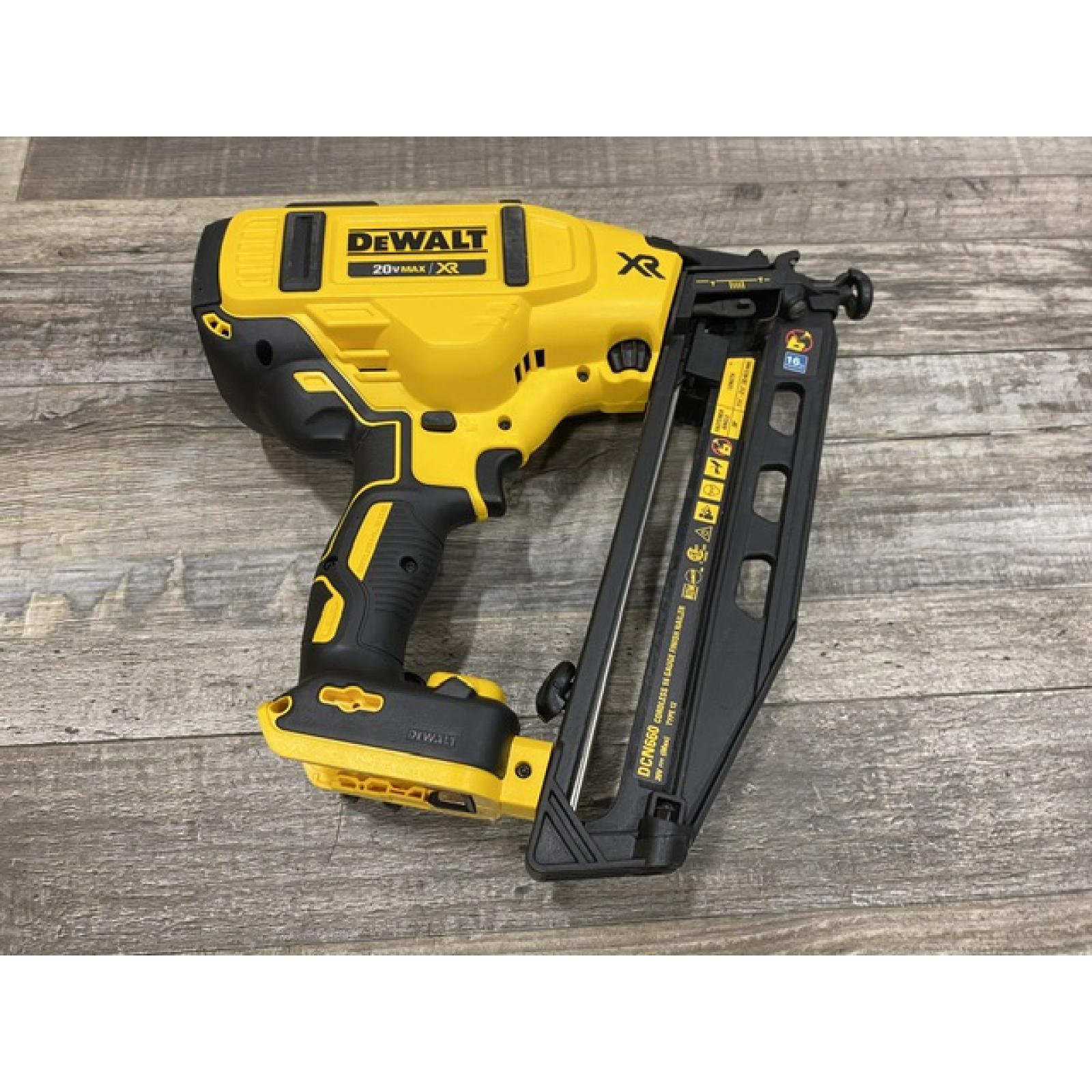 AS-IS DEWALT 20V MAX XR 16-Gauge Electric Cordless Angled Finishing Nailer Kit