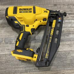 AS-IS DEWALT 20V MAX XR 16-Gauge Electric Cordless Angled Finishing Nailer Kit